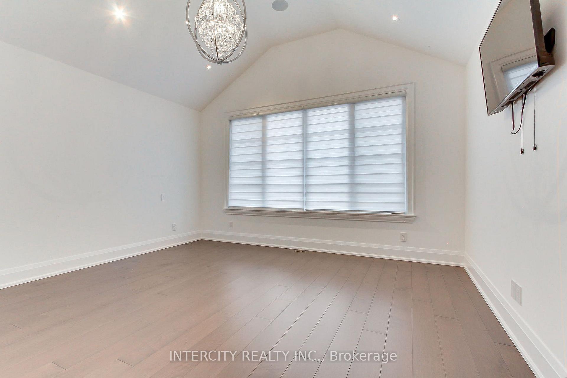 Photo 26 of 45 Nordale Crescent, North York, Brookhaven-Amesbury — HOMEH