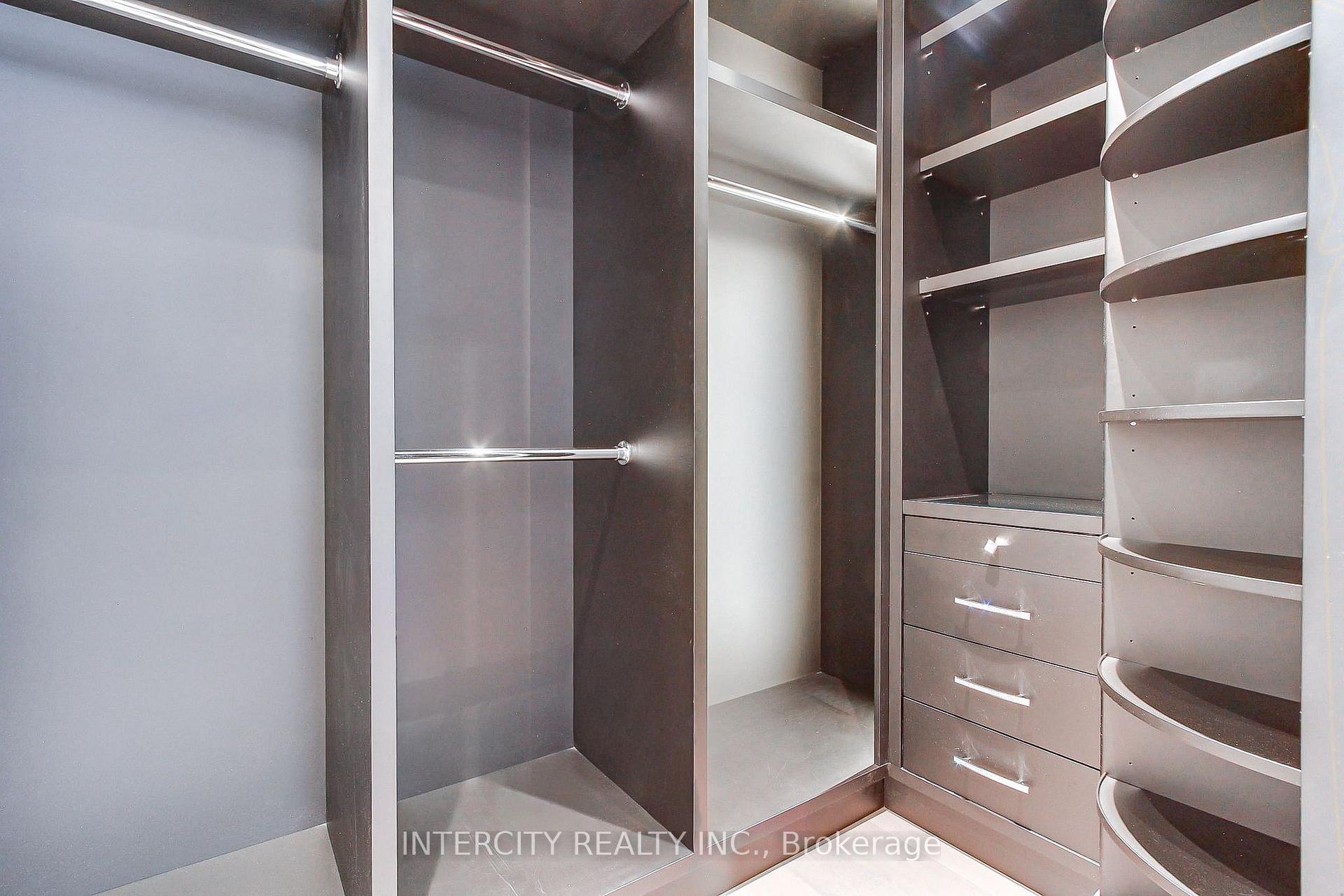 Photo 27 of 45 Nordale Crescent, North York, Brookhaven-Amesbury — HOMEH