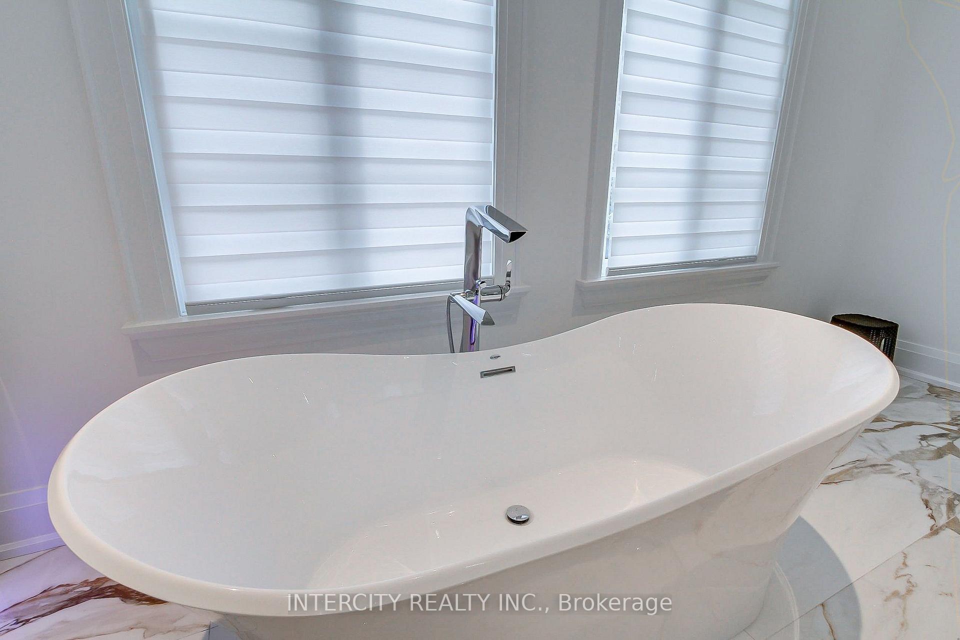 Photo 30 of 45 Nordale Crescent, North York, Brookhaven-Amesbury — HOMEH