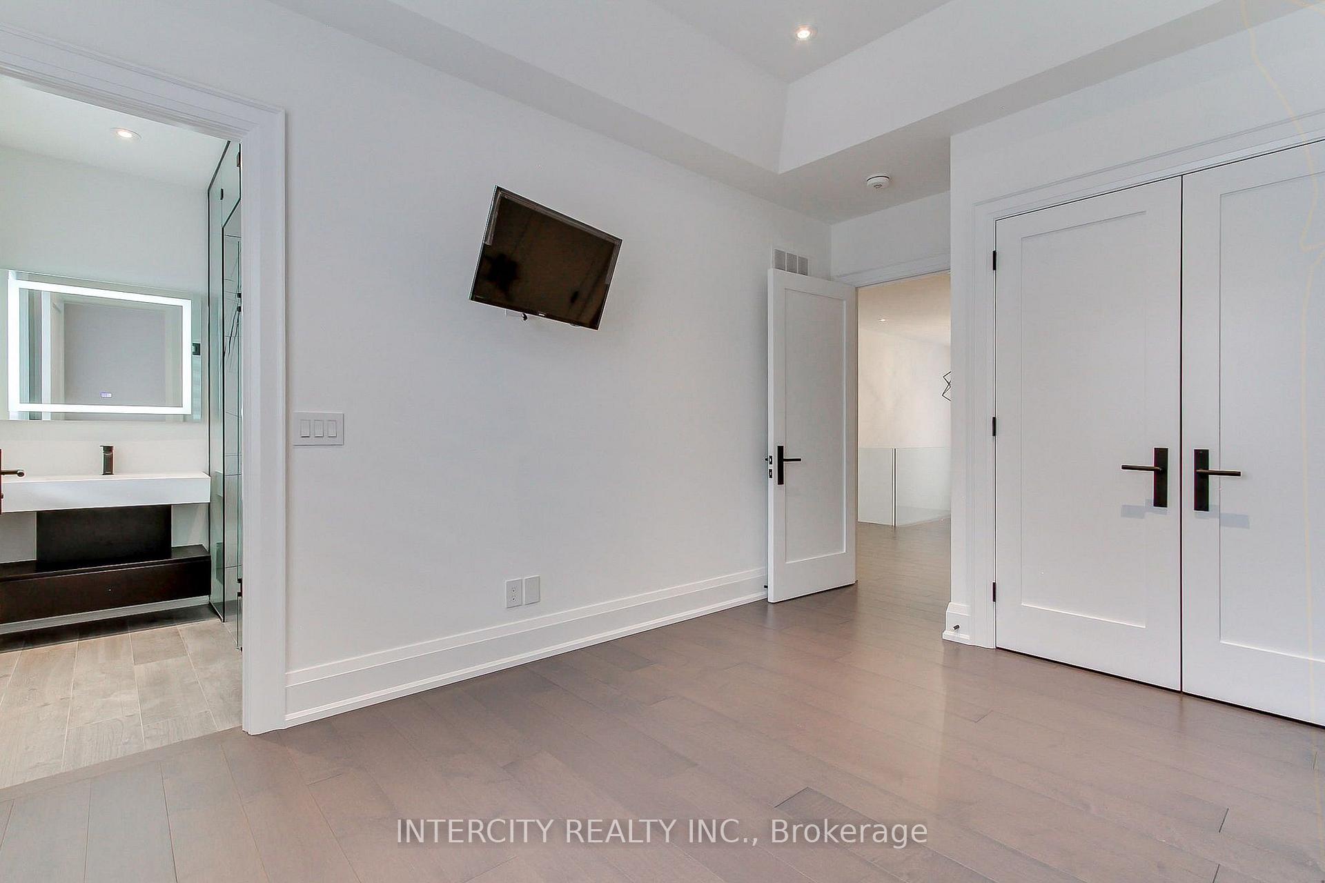 Photo 31 of 45 Nordale Crescent, North York, Brookhaven-Amesbury — HOMEH