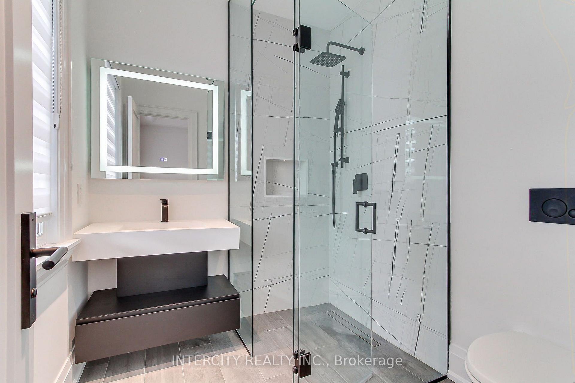 Photo 32 of 45 Nordale Crescent, North York, Brookhaven-Amesbury — HOMEH
