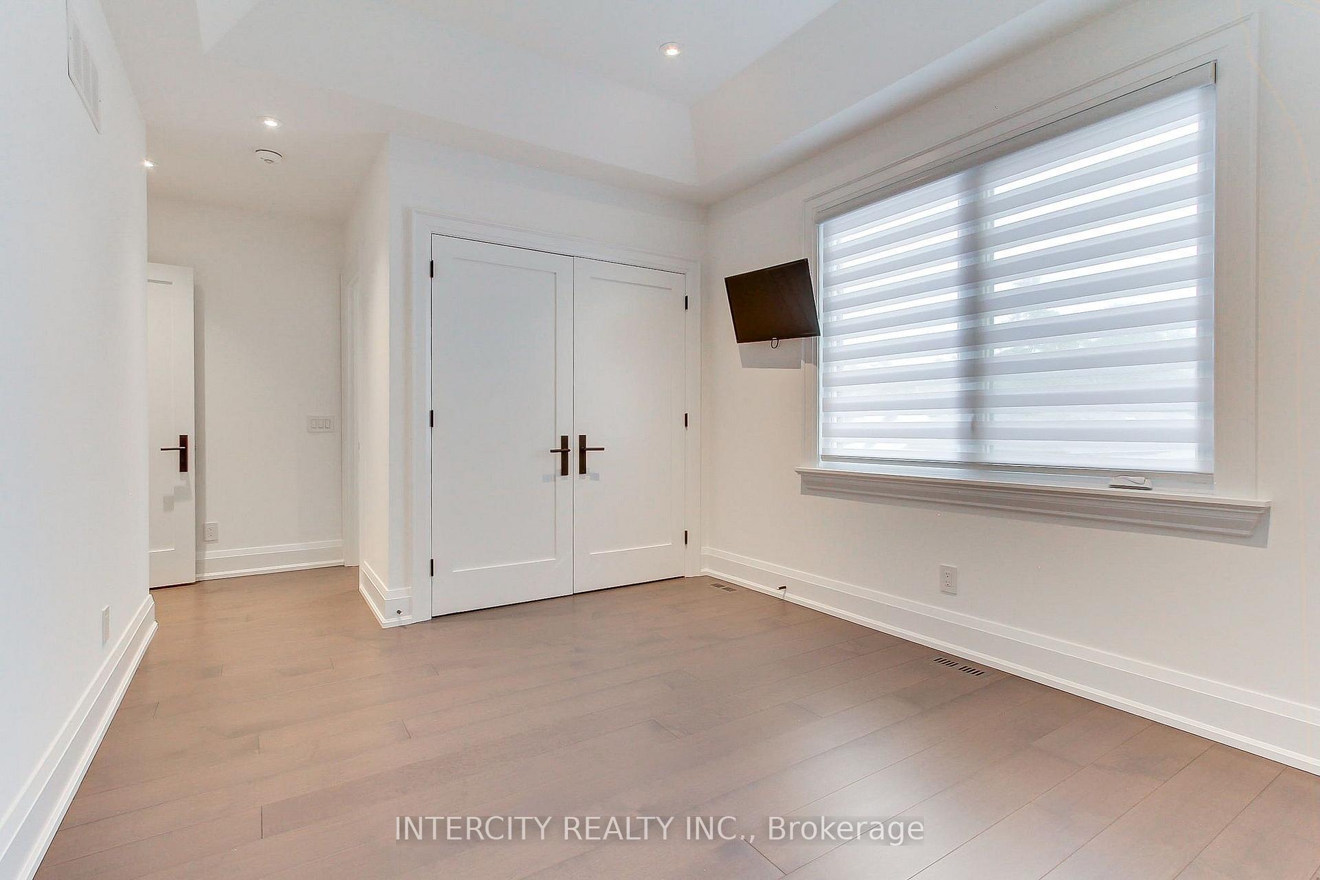 Photo 33 of 45 Nordale Crescent, North York, Brookhaven-Amesbury — HOMEH