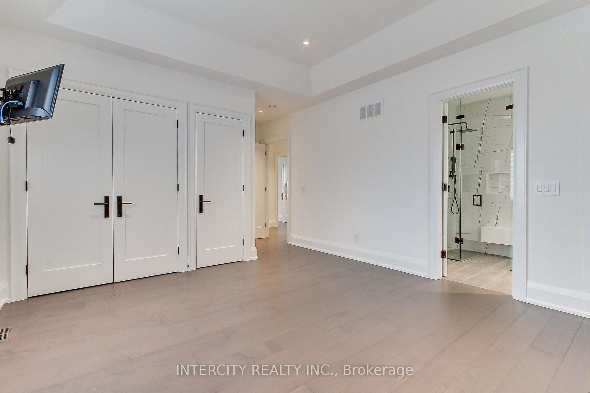Photo 35 of 45 Nordale Crescent, North York, Brookhaven-Amesbury — HOMEH