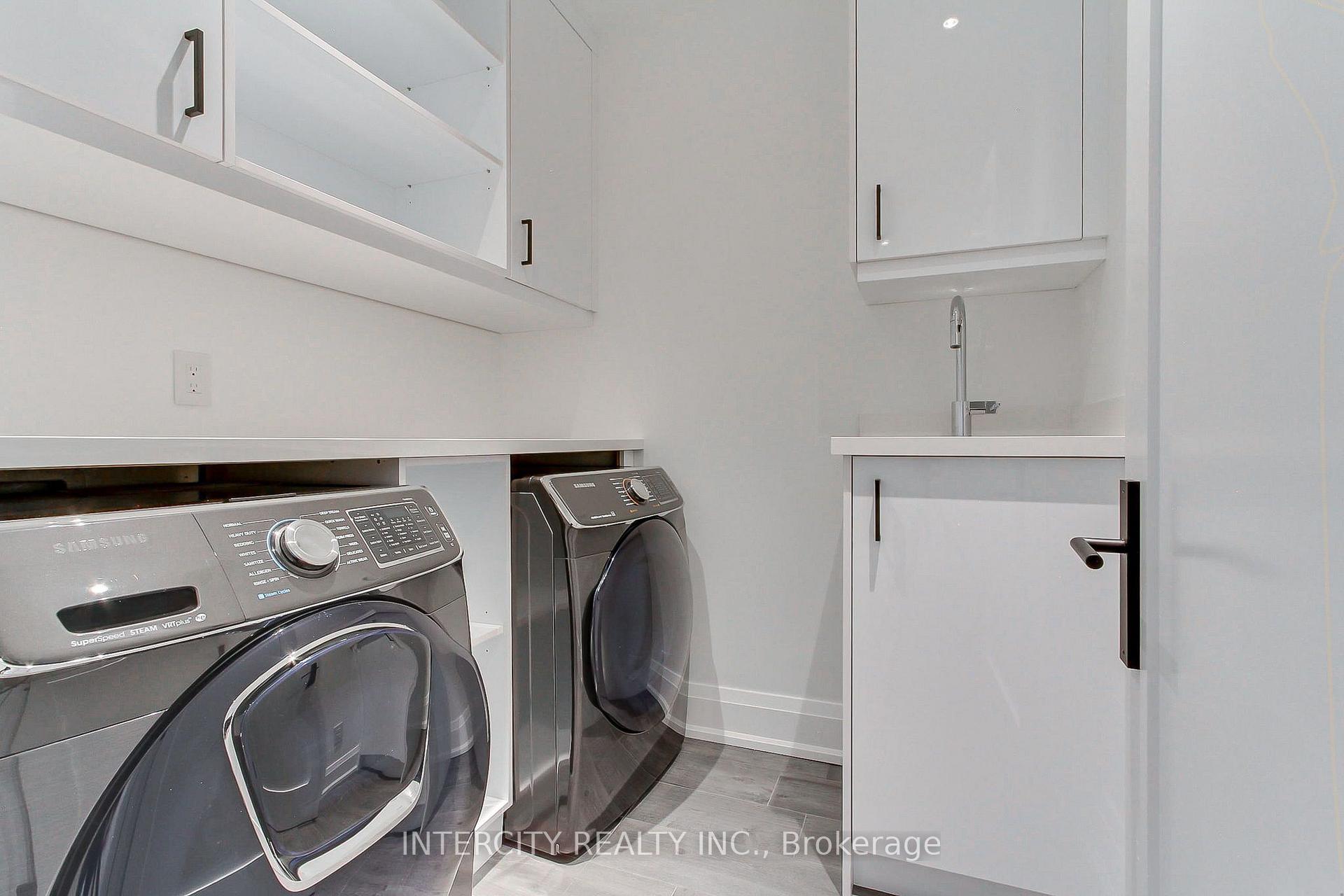 Photo 37 of 45 Nordale Crescent, North York, Brookhaven-Amesbury — HOMEH