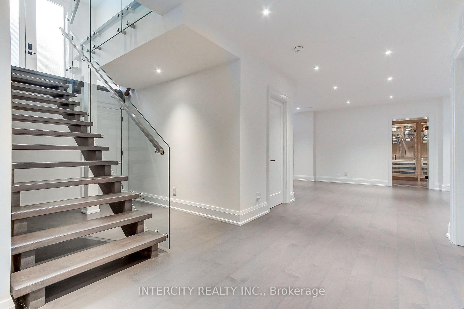Photo 38 of 45 Nordale Crescent, North York, Brookhaven-Amesbury — HOMEH