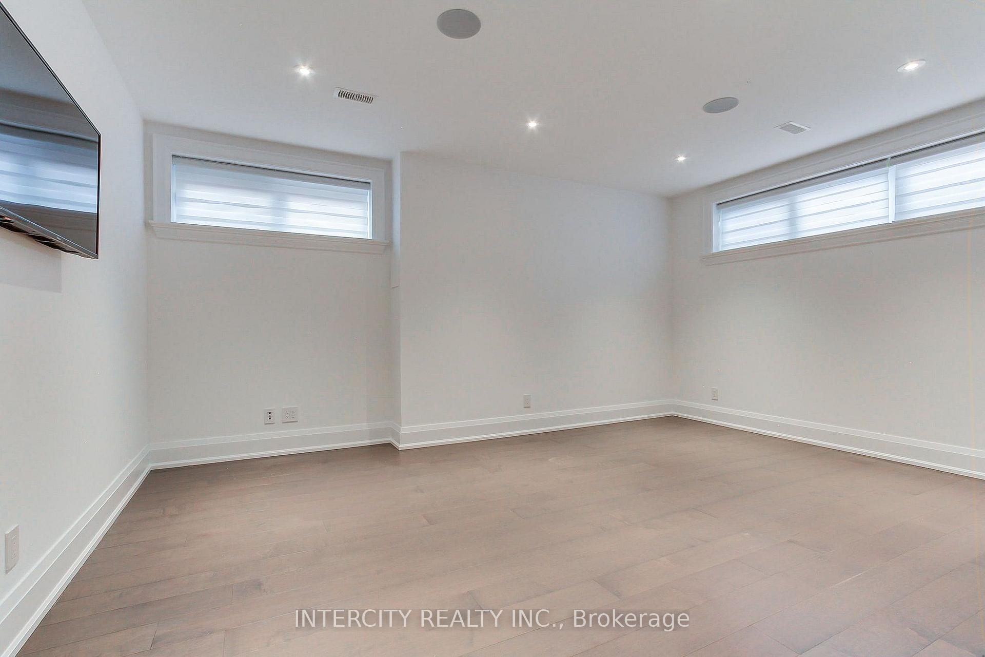 Photo 41 of 45 Nordale Crescent, North York, Brookhaven-Amesbury — HOMEH