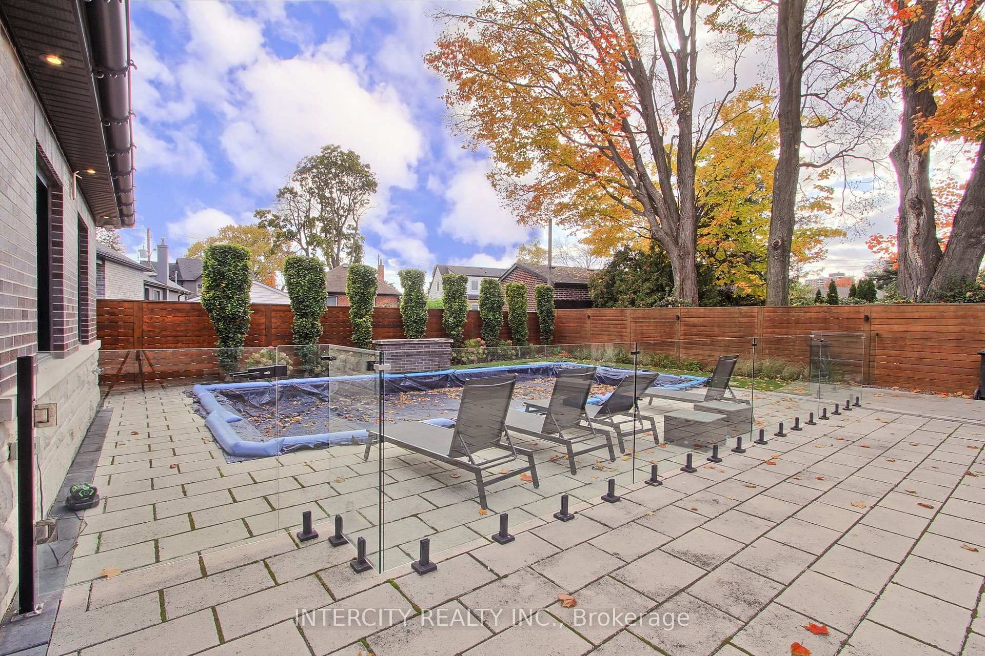 Photo 44 of 45 Nordale Crescent, North York, Brookhaven-Amesbury — HOMEH