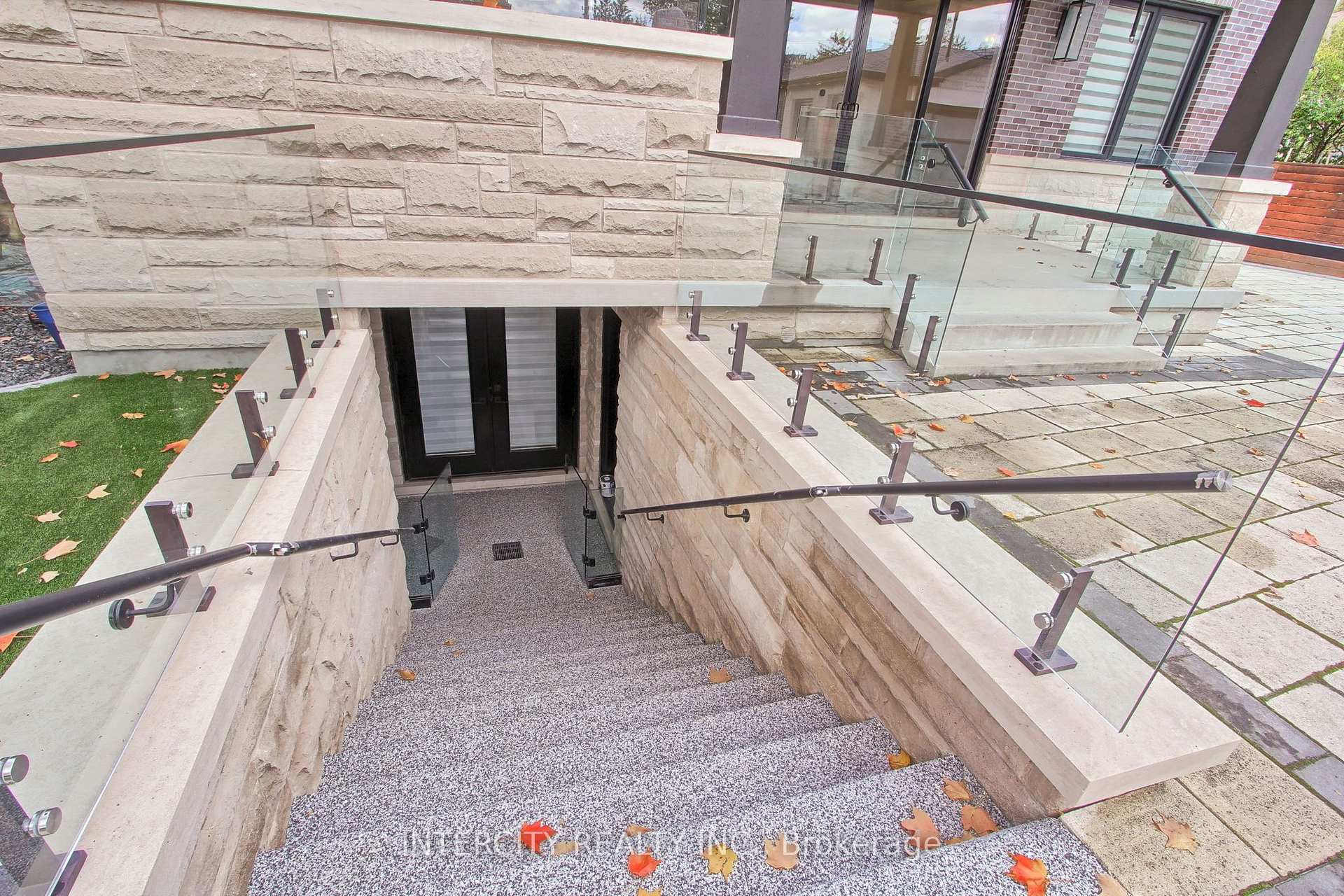 Photo 49 of 45 Nordale Crescent, North York, Brookhaven-Amesbury — HOMEH