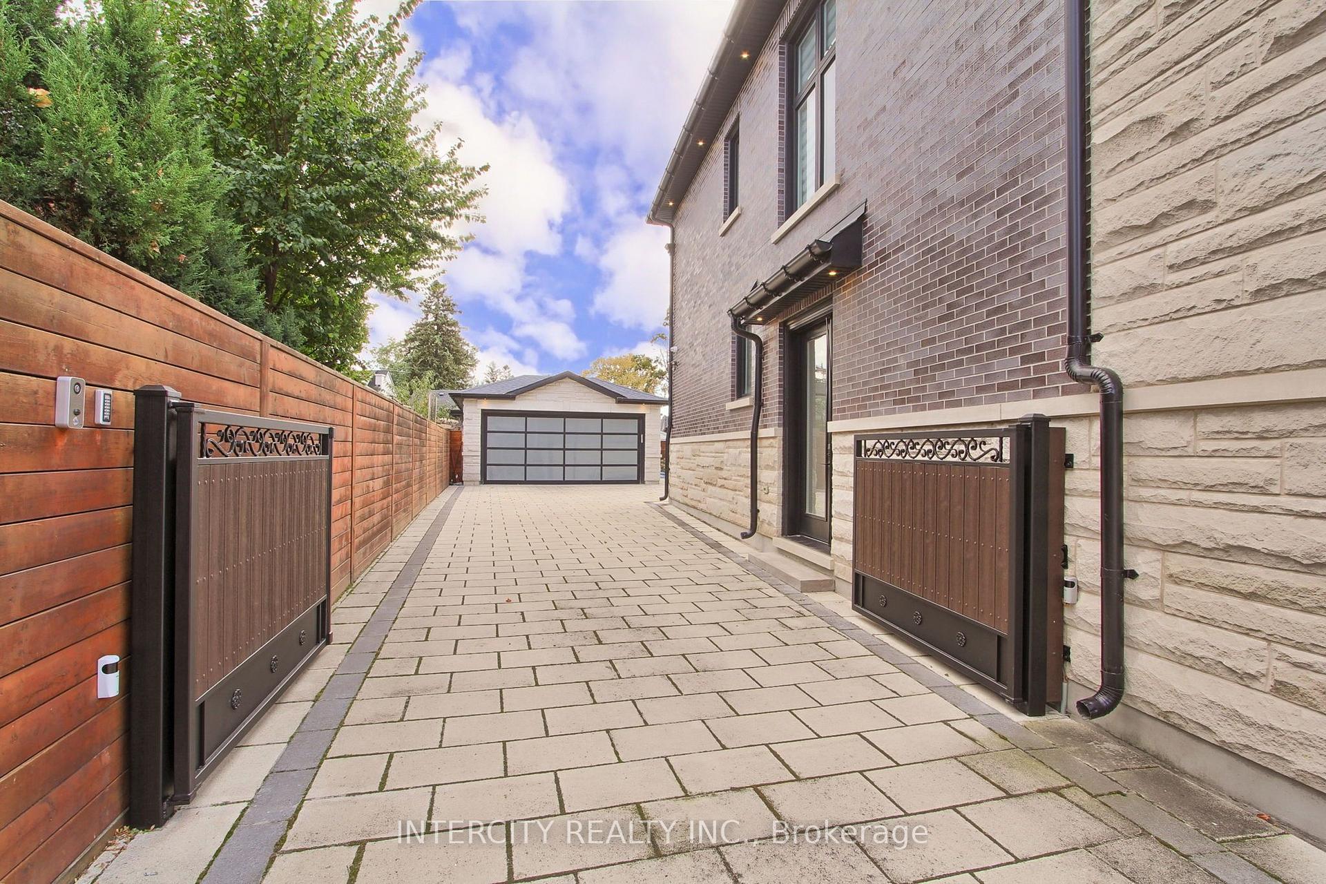 Photo 50 of 45 Nordale Crescent, North York, Brookhaven-Amesbury — HOMEH