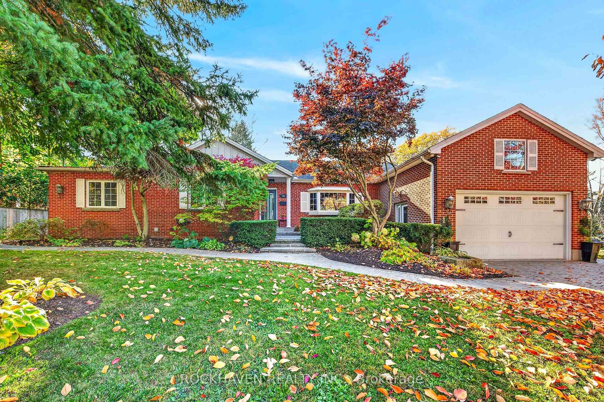 Photo 1 of 102 Lovers Lane, Hamilton, Ancaster — HOMEH