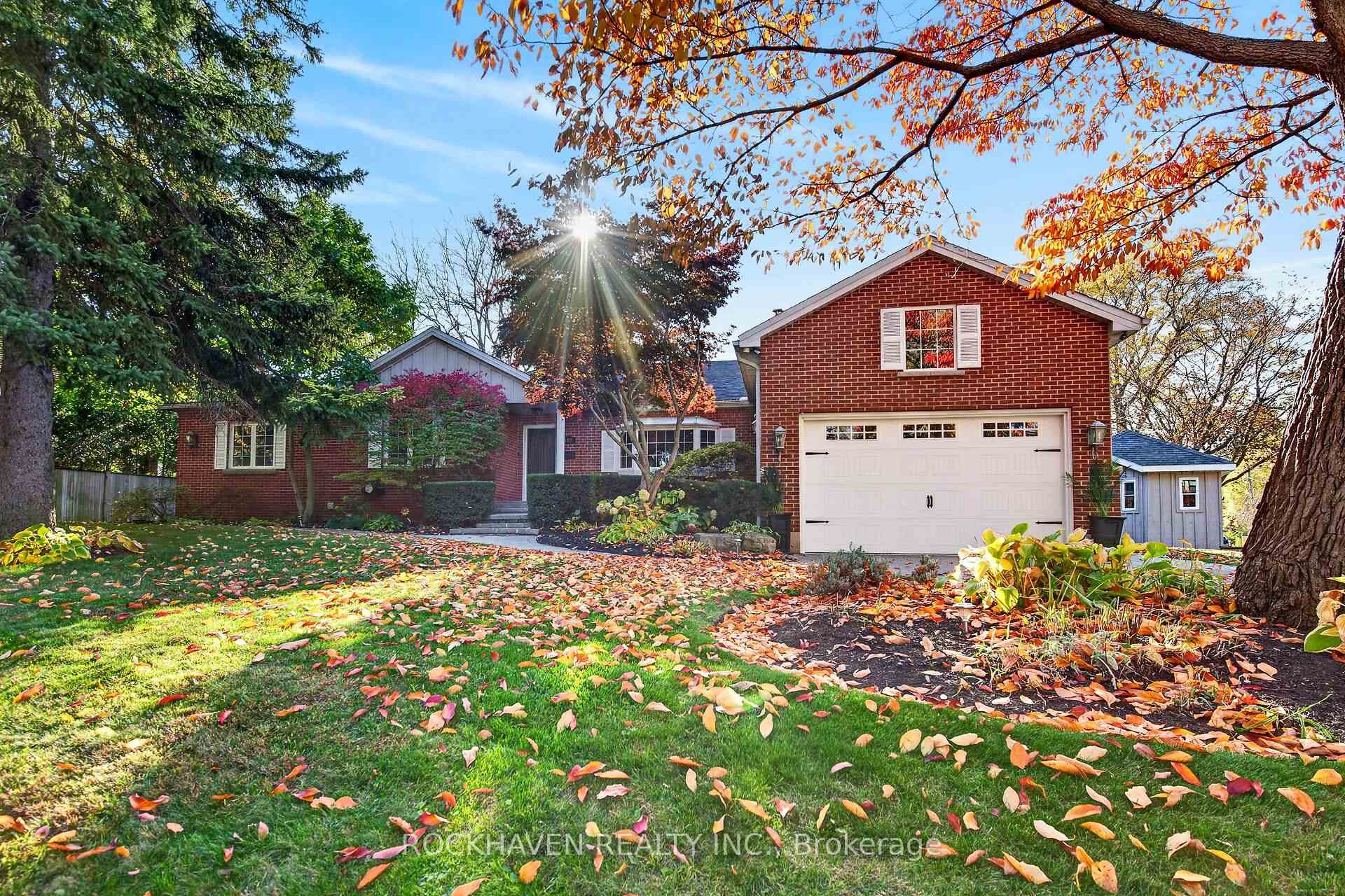 Photo 2 of 102 Lovers Lane, Hamilton, Ancaster — HOMEH