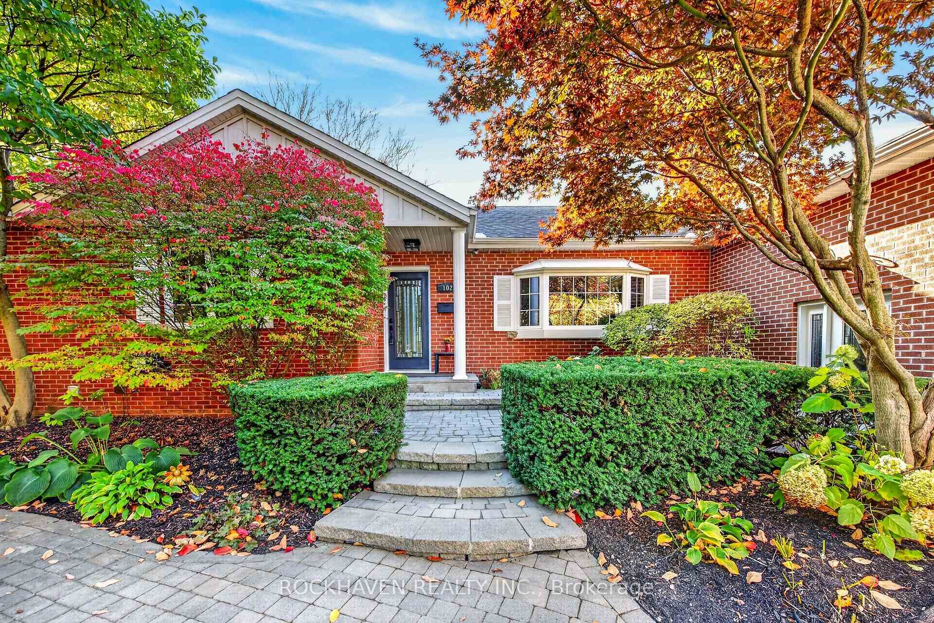 Photo 3 of 102 Lovers Lane, Hamilton, Ancaster — HOMEH