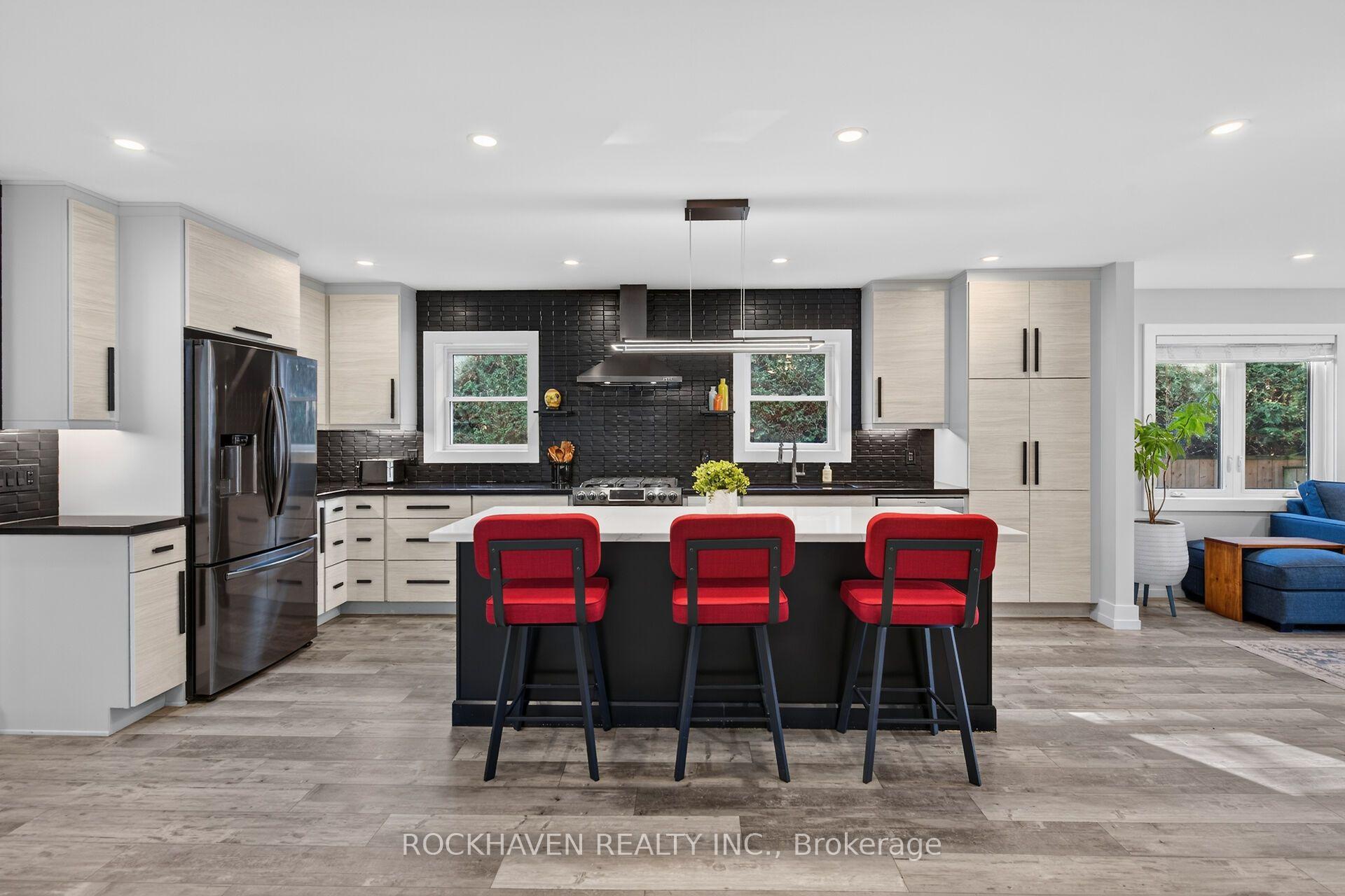 Photo 8 of 102 Lovers Lane, Hamilton, Ancaster — HOMEH