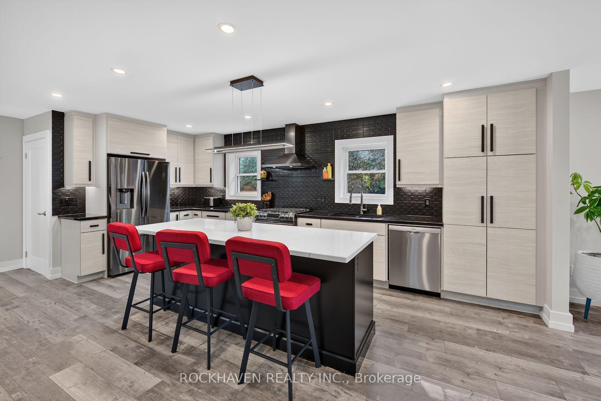 Photo 10 of 102 Lovers Lane, Hamilton, Ancaster — HOMEH