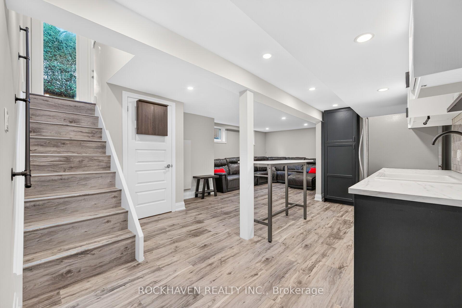 Photo 31 of 102 Lovers Lane, Hamilton, Ancaster — HOMEH