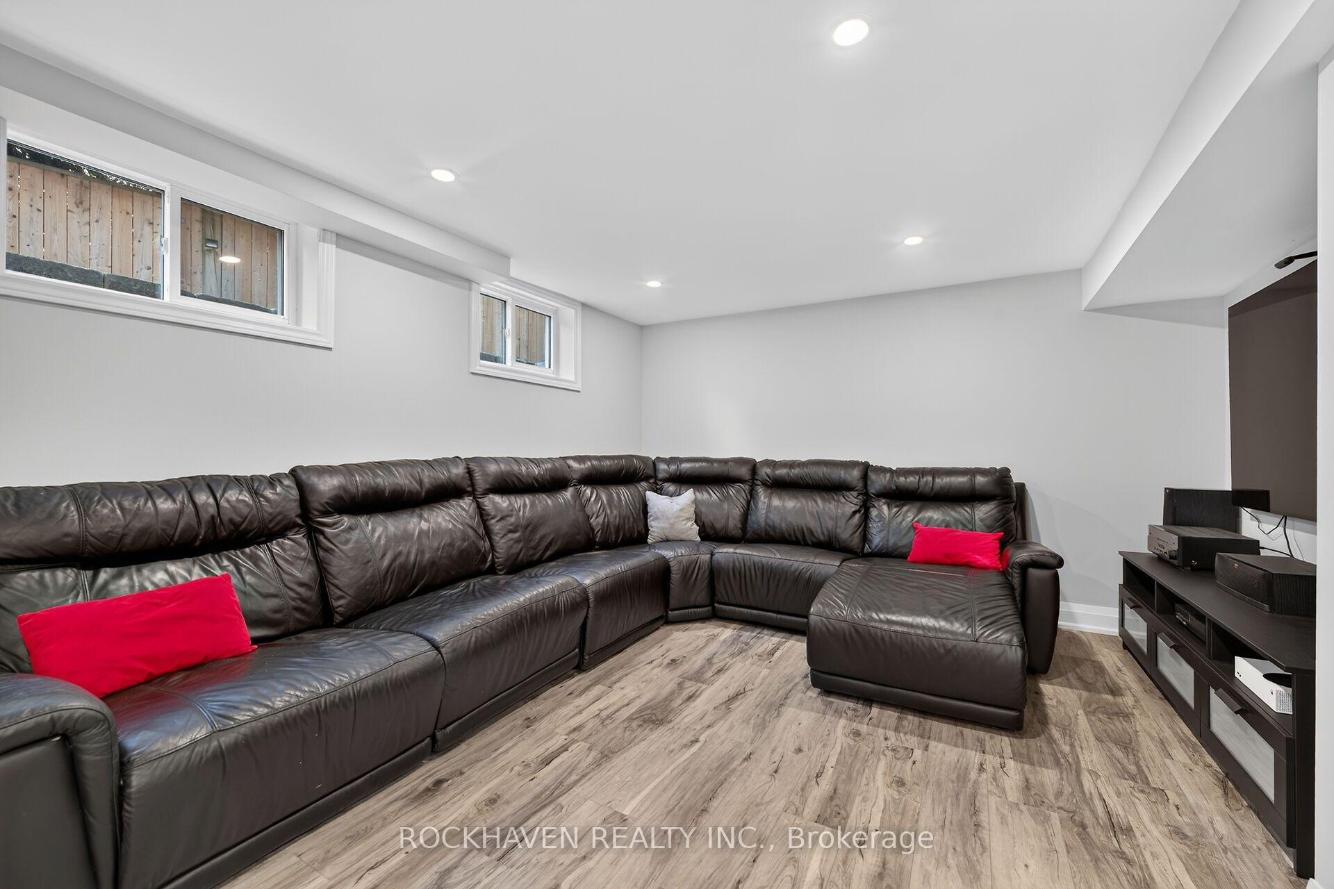 Photo 33 of 102 Lovers Lane, Hamilton, Ancaster — HOMEH