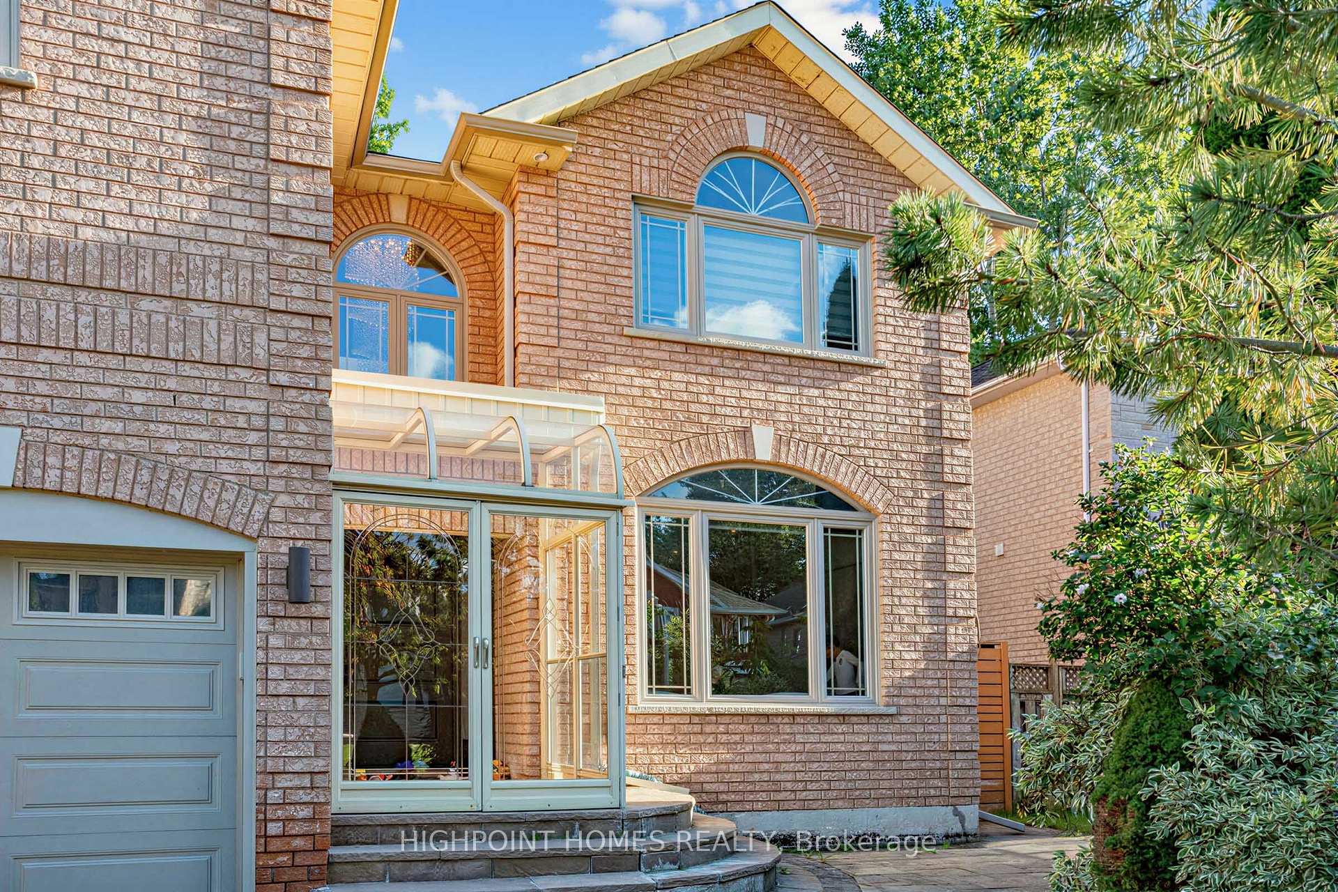 Photo 3 of 25 Pathlane Road, Richmond Hill, Langstaff — HOMEH