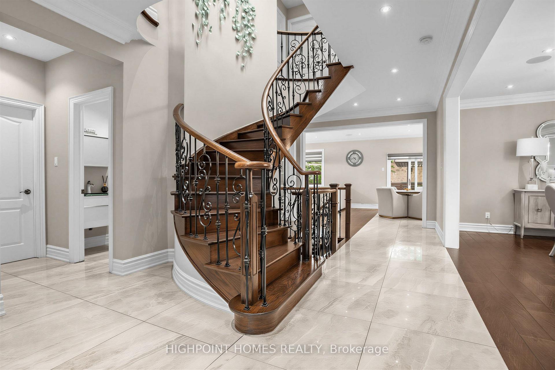 Photo 10 of 25 Pathlane Road, Richmond Hill, Langstaff — HOMEH