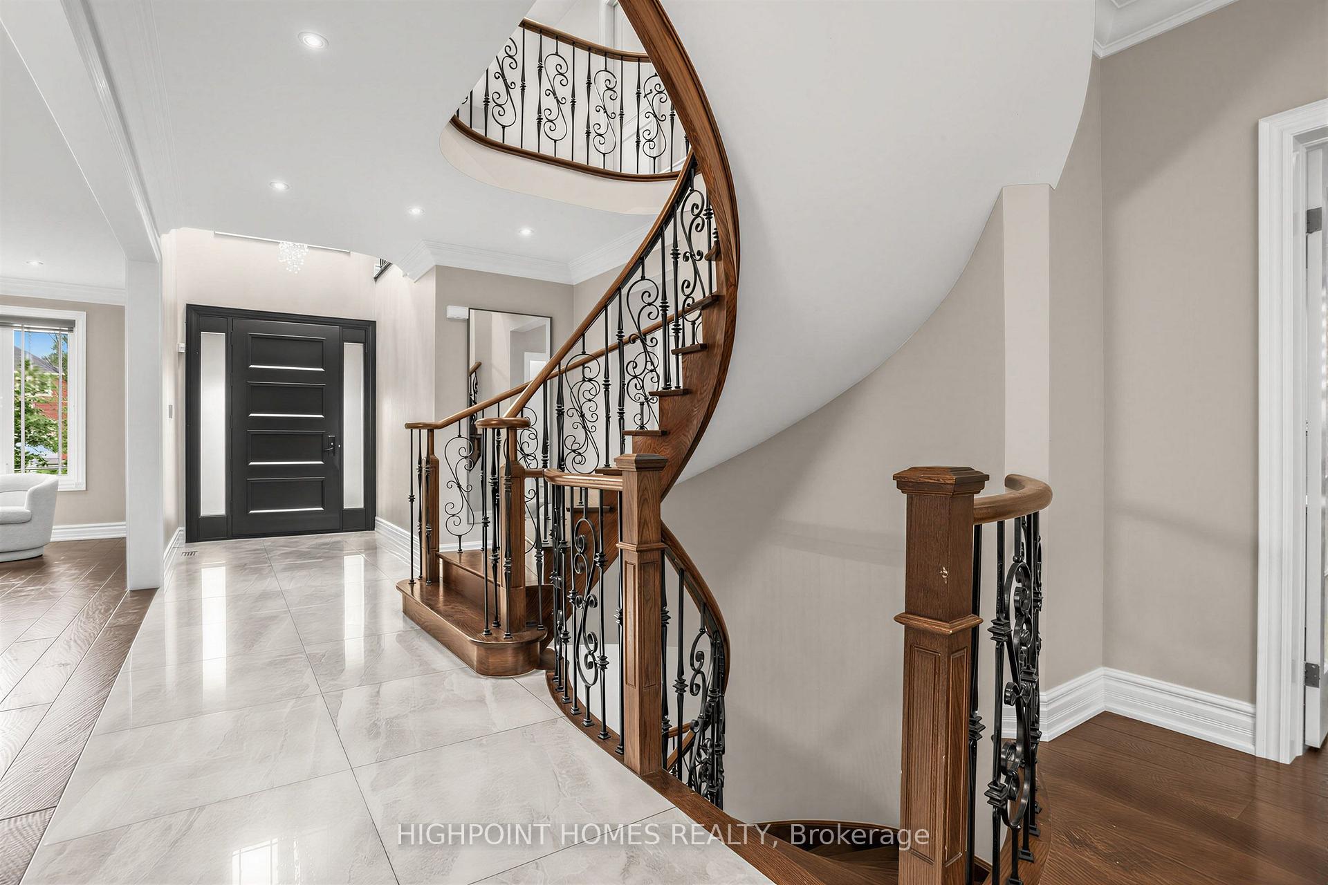 Photo 11 of 25 Pathlane Road, Richmond Hill, Langstaff — HOMEH