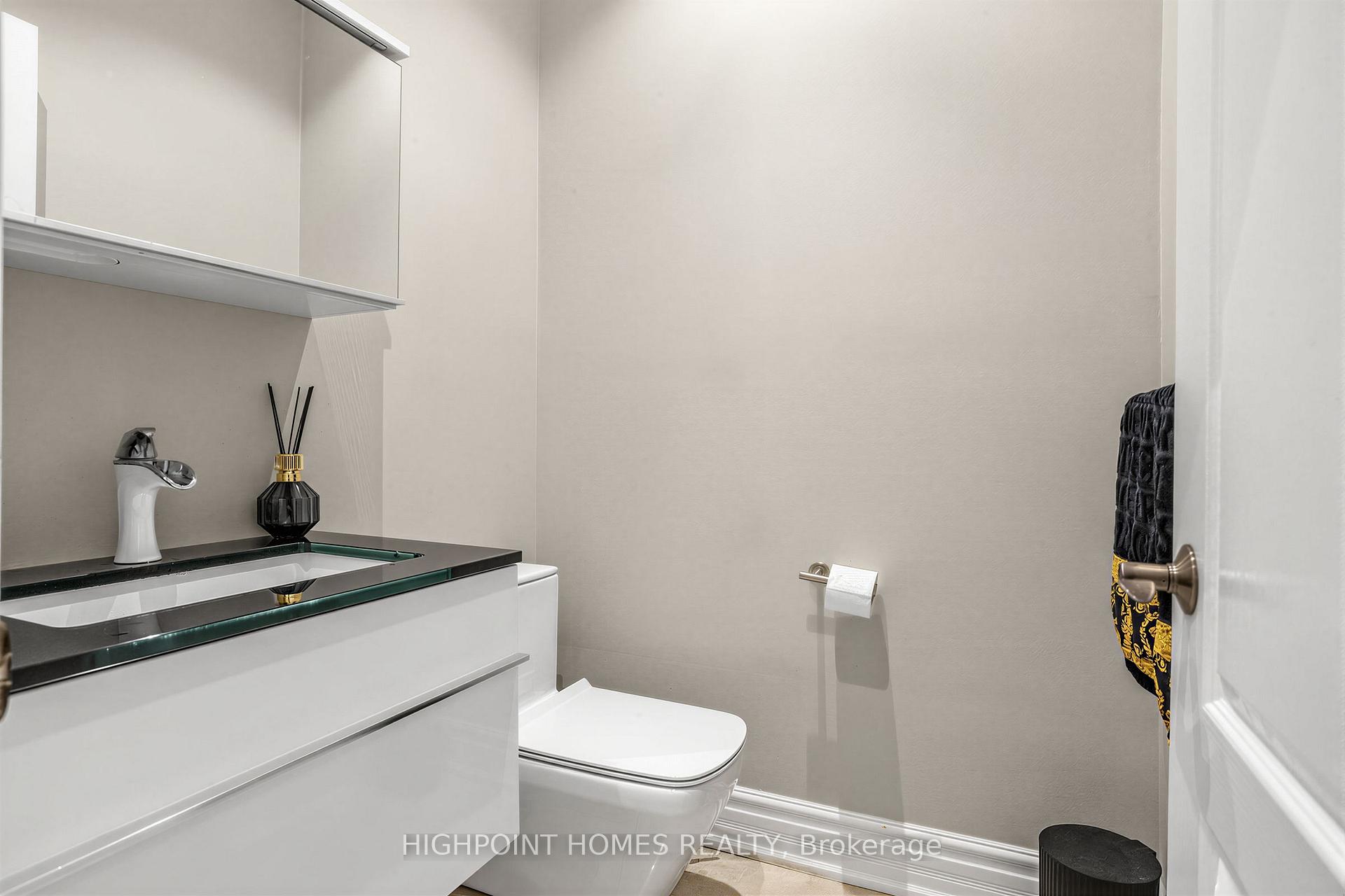 Photo 19 of 25 Pathlane Road, Richmond Hill, Langstaff — HOMEH
