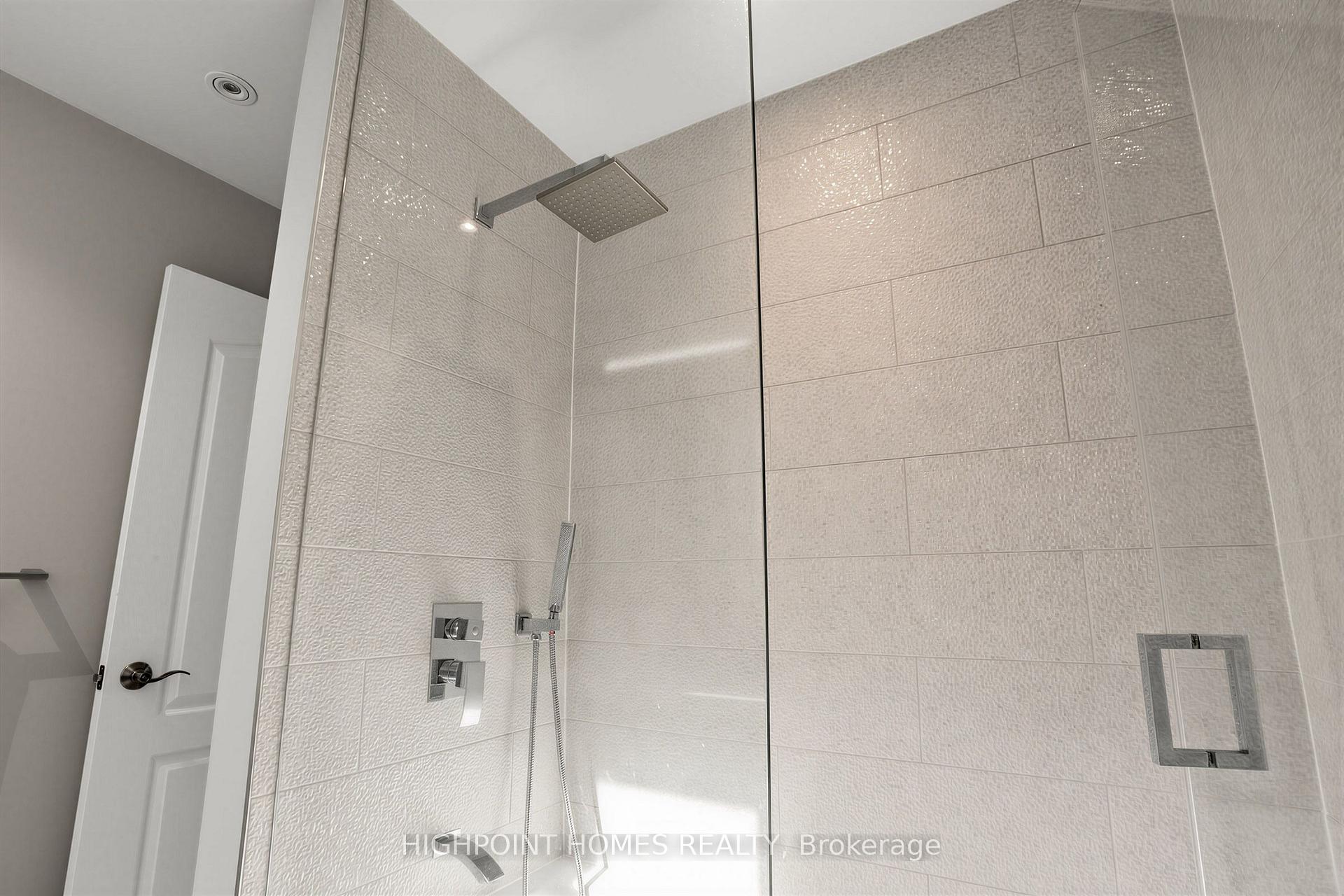 Photo 28 of 25 Pathlane Road, Richmond Hill, Langstaff — HOMEH