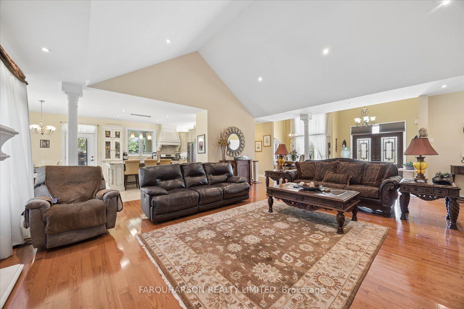 Photo 5 of 55 Ogden Crescent, Whitchurch-Stouffville, Rural Whitchurch-Stouffville — HOMEH