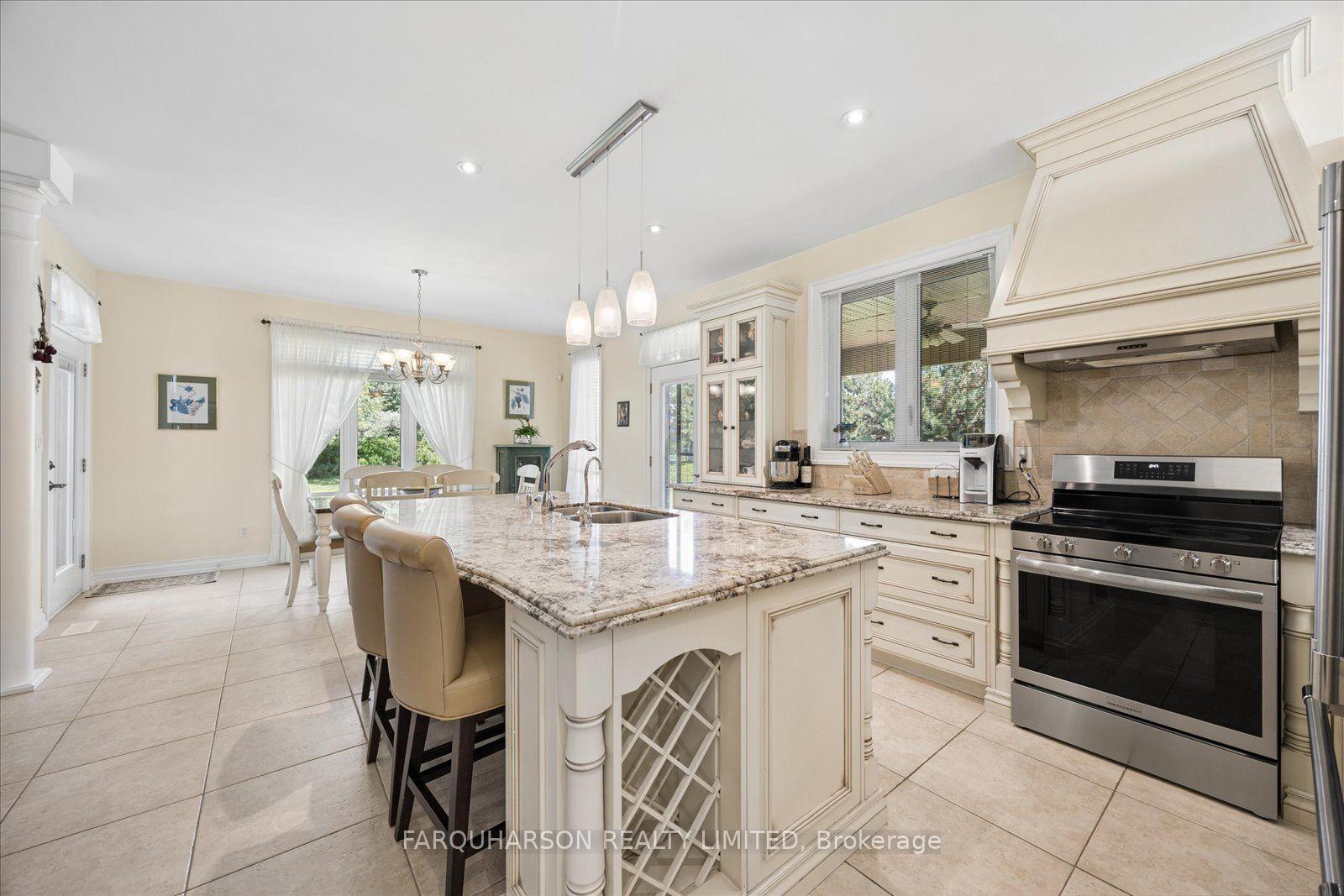 Photo 8 of 55 Ogden Crescent, Whitchurch-Stouffville, Rural Whitchurch-Stouffville — HOMEH