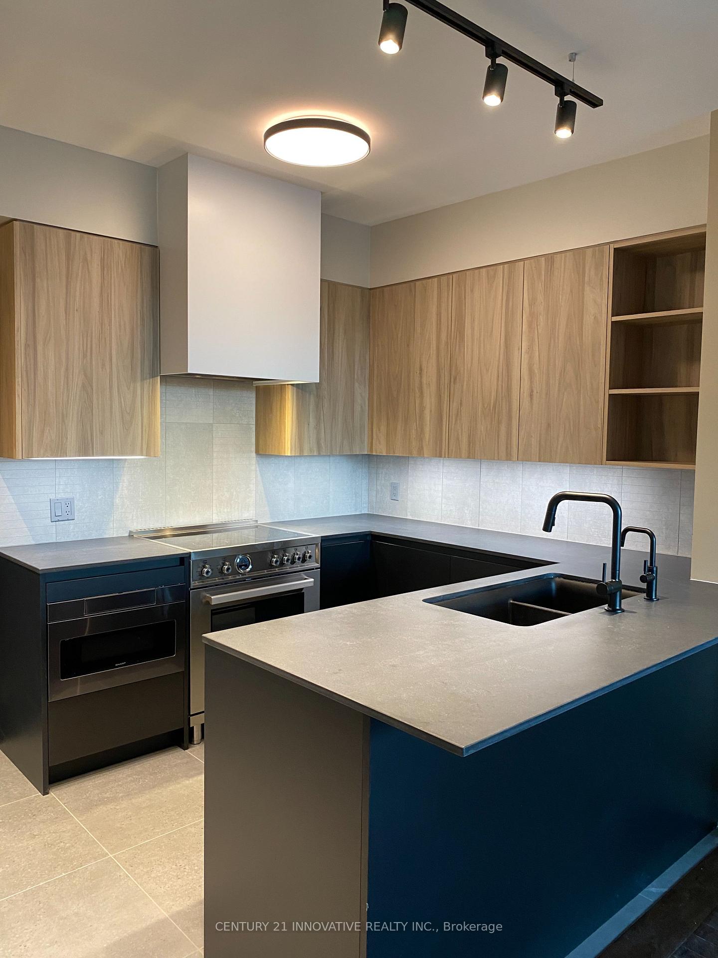 Photo 4 of Unit 405, 88 Broadway Avenue, Toronto, Mount Pleasant West — HOMEH