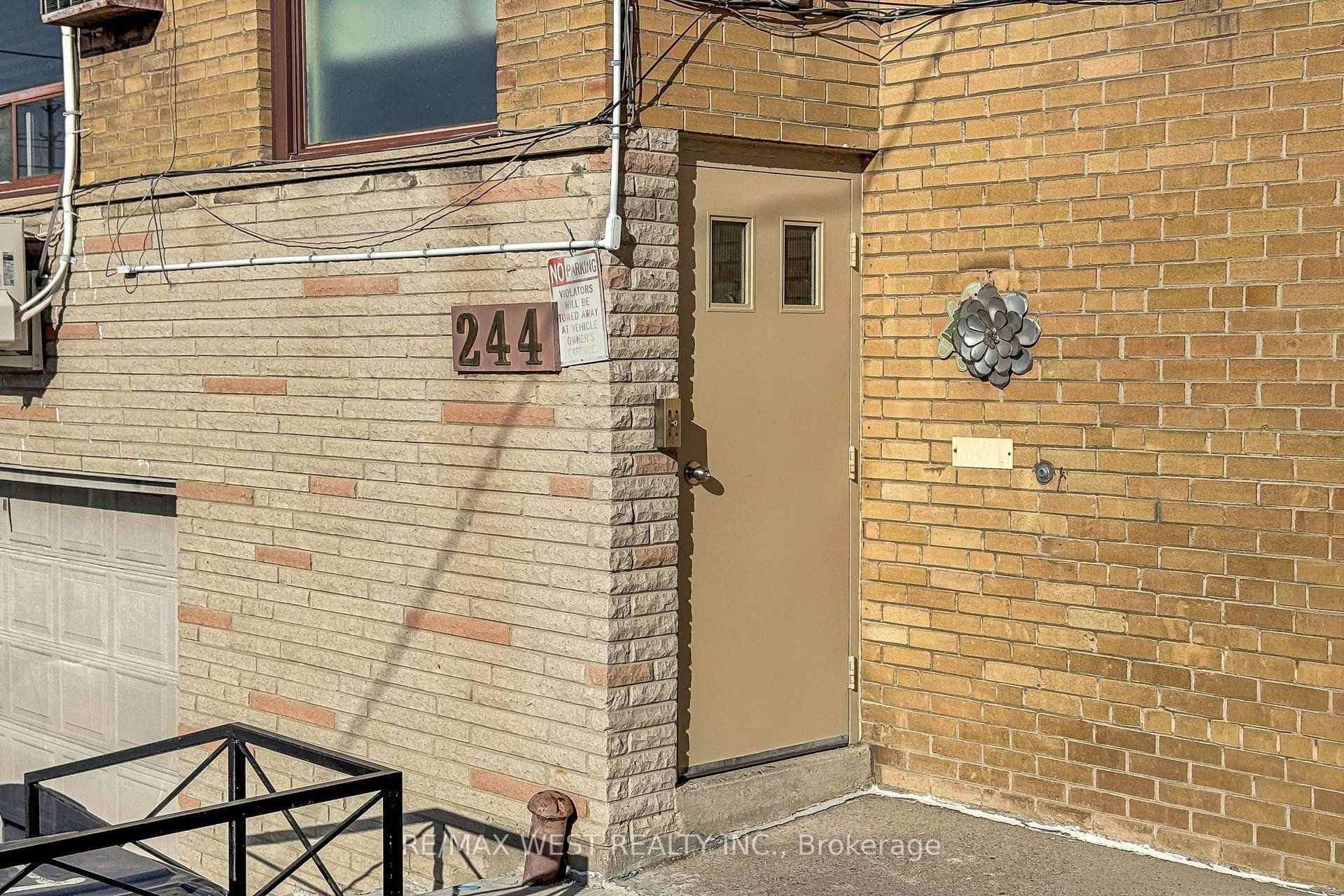 Photo 2 of 244 Overbrook Place, North York, Bathurst Manor — HOMEH