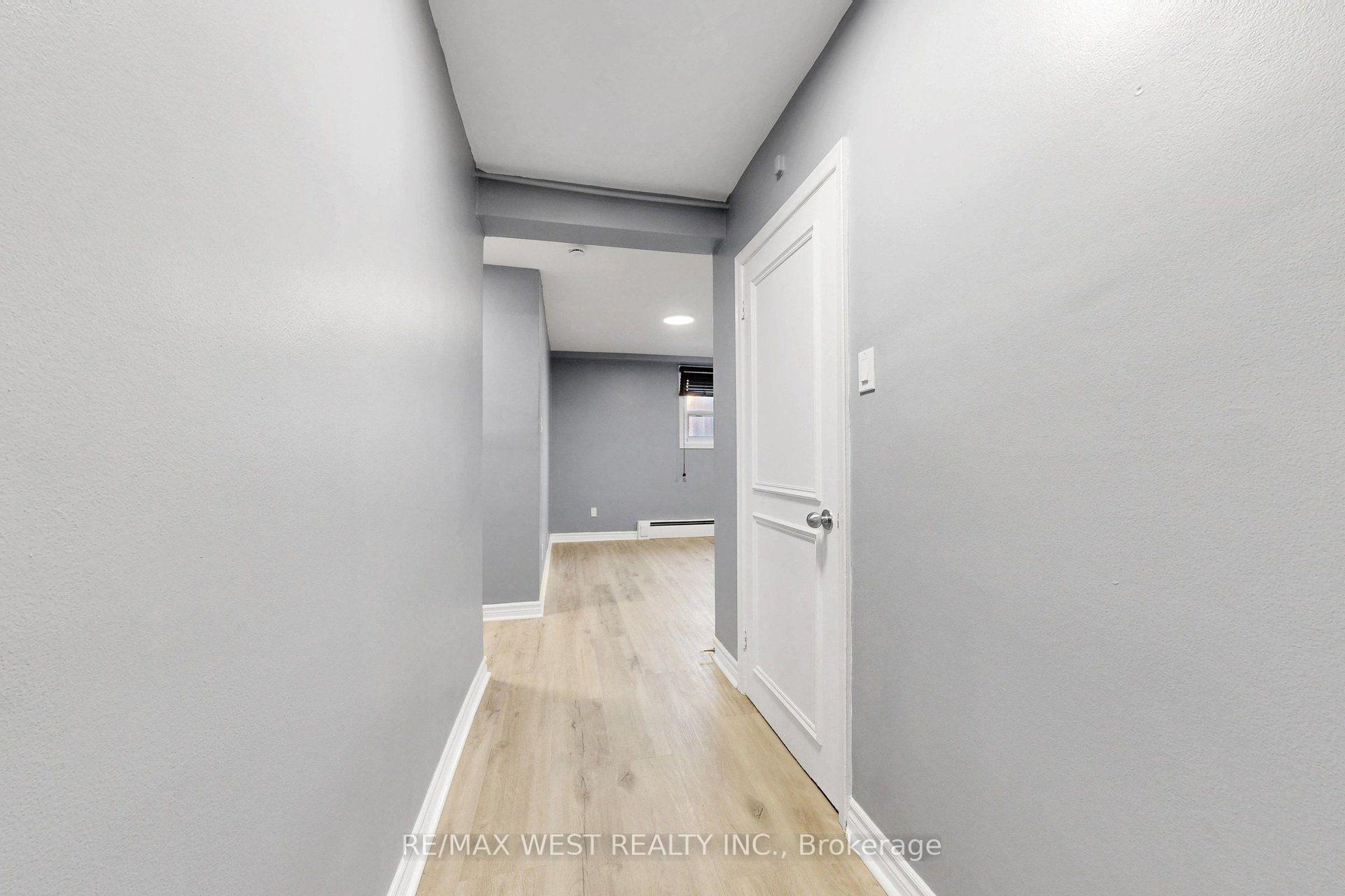 Photo 4 of 244 Overbrook Place, North York, Bathurst Manor — HOMEH