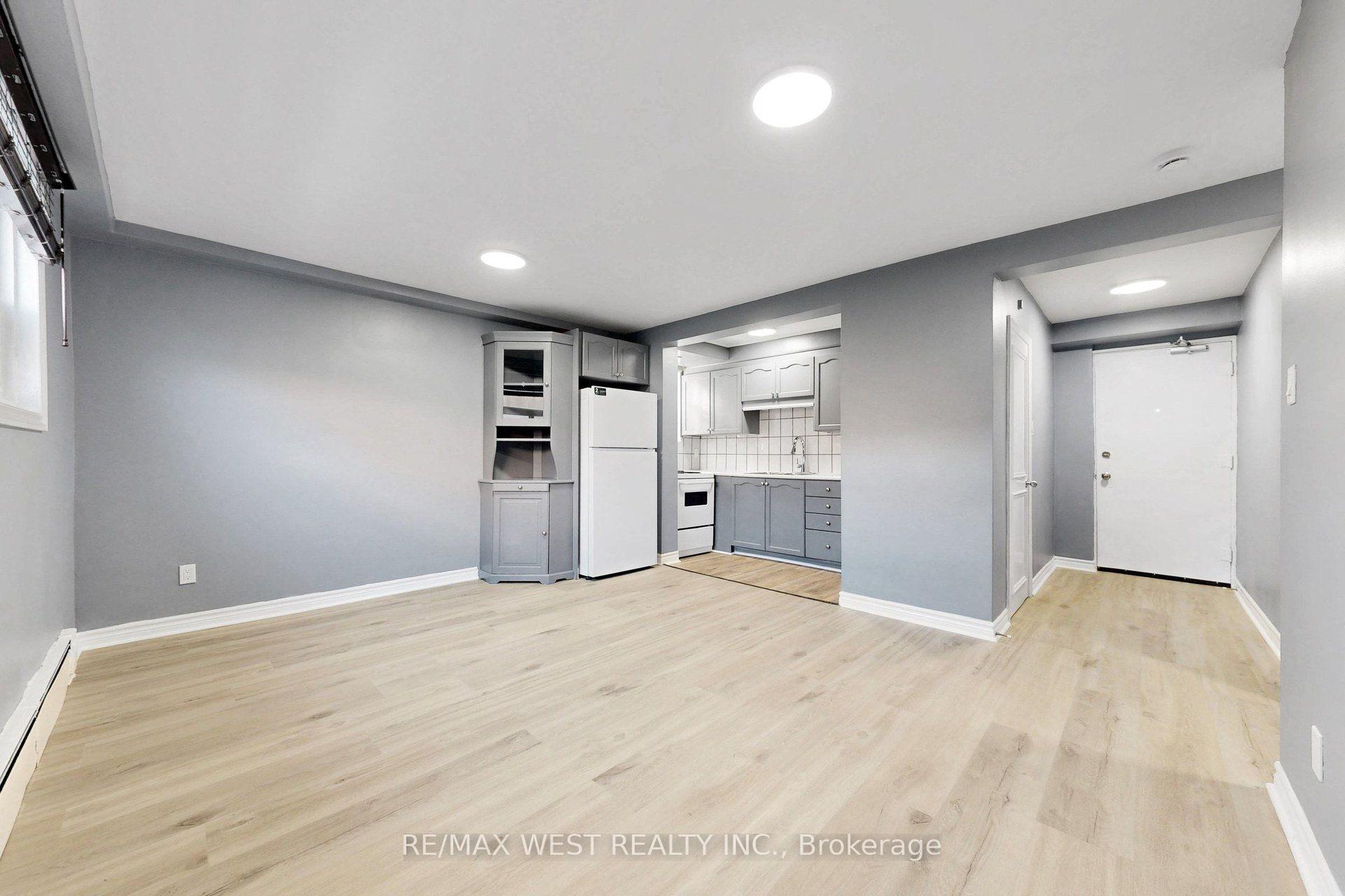 Photo 7 of 244 Overbrook Place, North York, Bathurst Manor — HOMEH