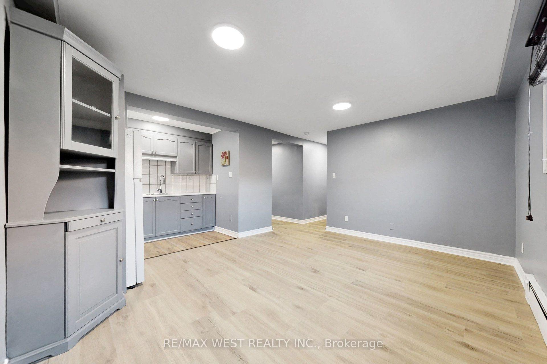 Photo 8 of 244 Overbrook Place, North York, Bathurst Manor — HOMEH