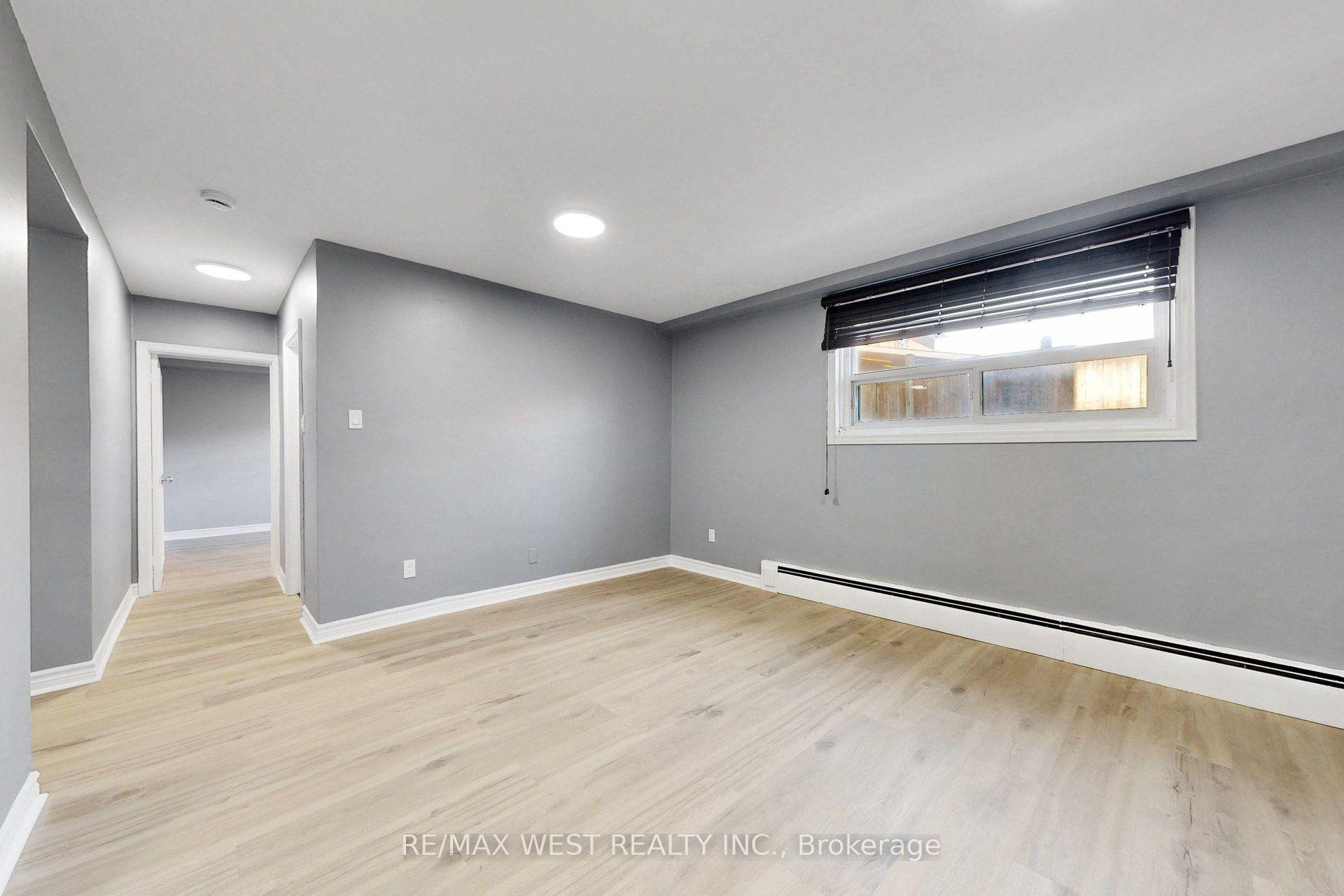 Photo 9 of 244 Overbrook Place, North York, Bathurst Manor — HOMEH