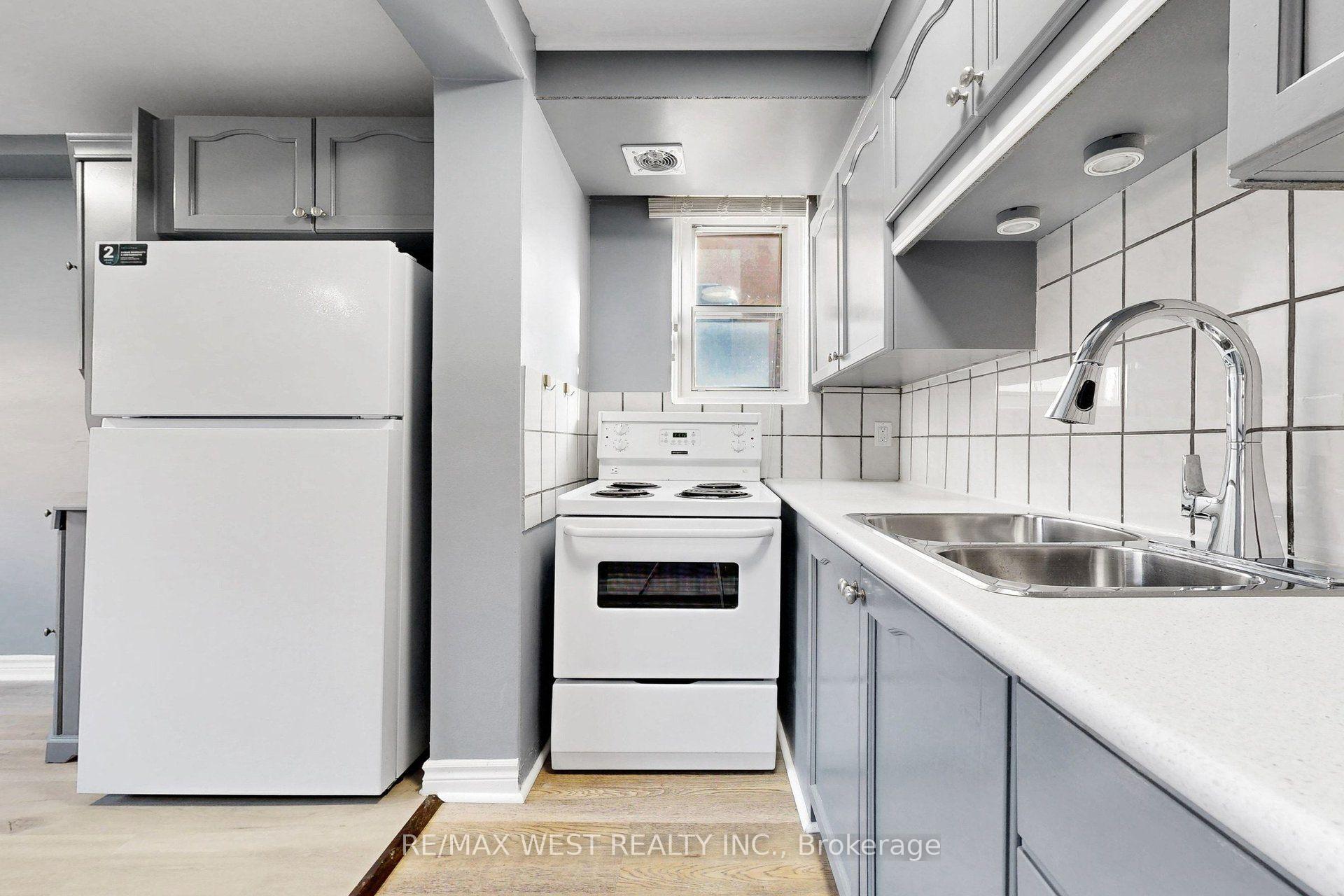 Photo 12 of 244 Overbrook Place, North York, Bathurst Manor — HOMEH