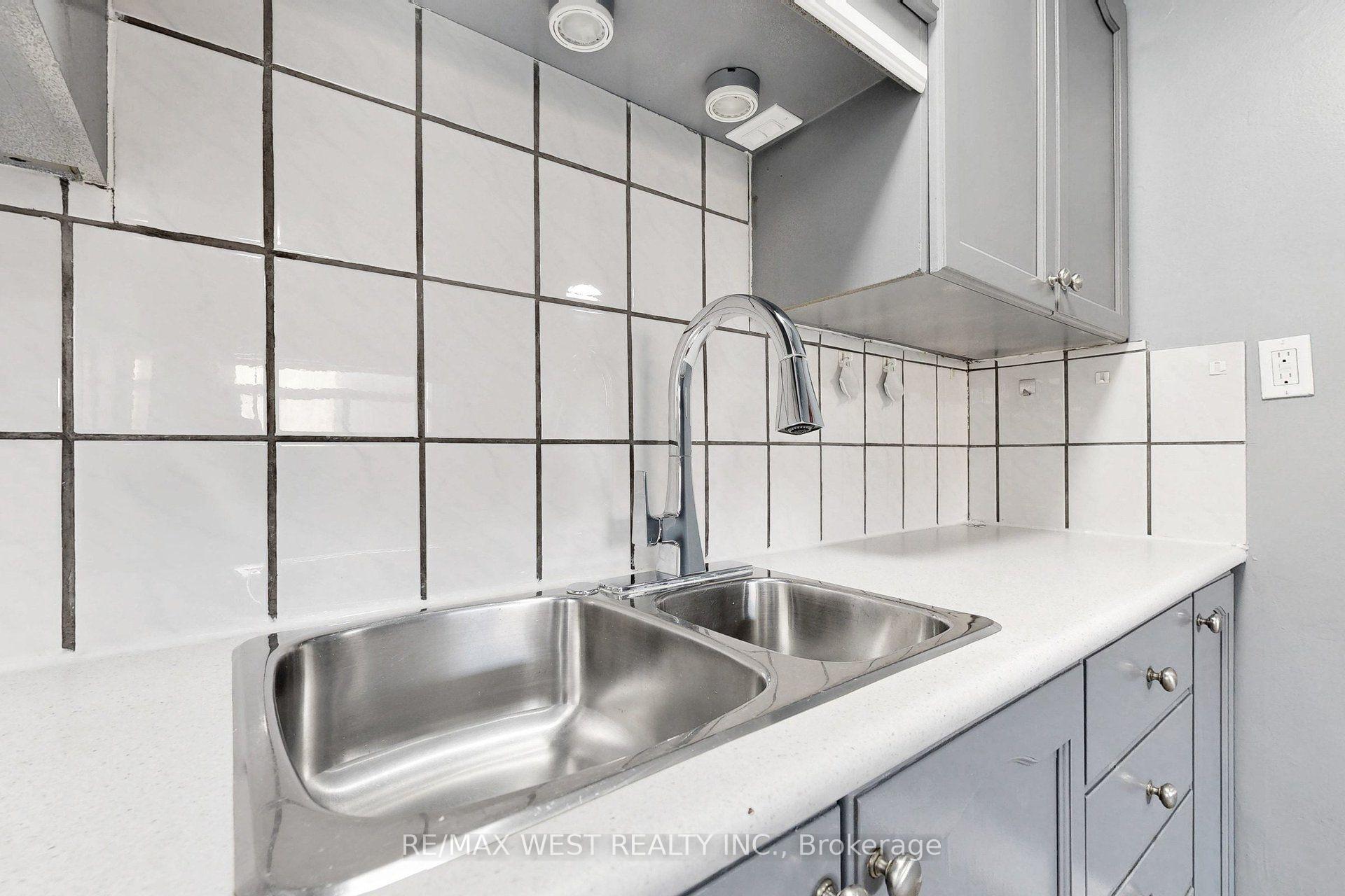 Photo 13 of 244 Overbrook Place, North York, Bathurst Manor — HOMEH