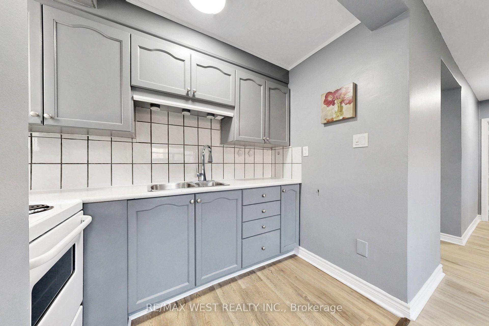 Photo 14 of 244 Overbrook Place, North York, Bathurst Manor — HOMEH