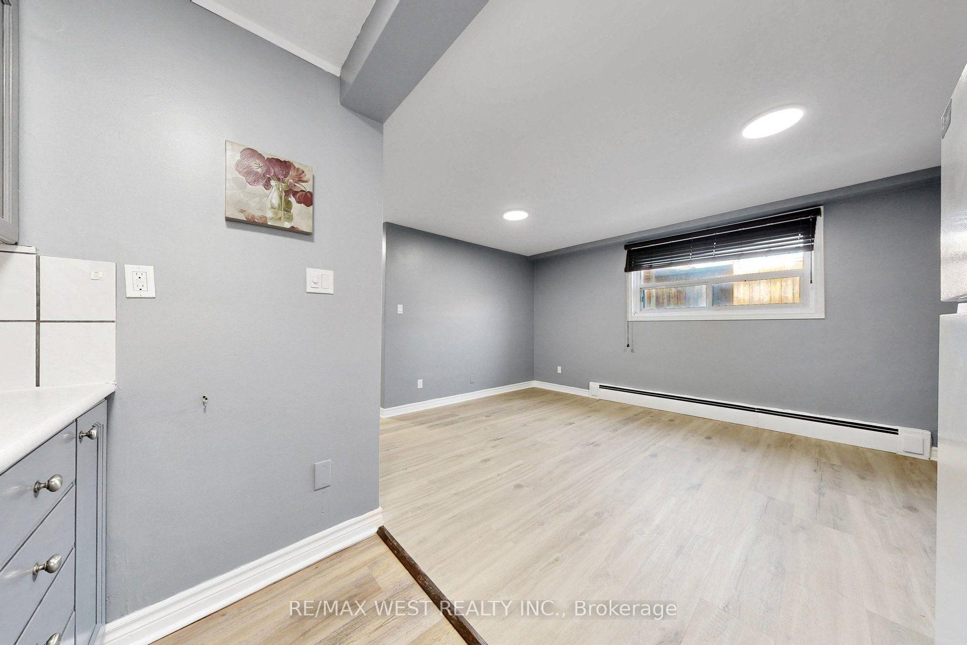 Photo 15 of 244 Overbrook Place, North York, Bathurst Manor — HOMEH