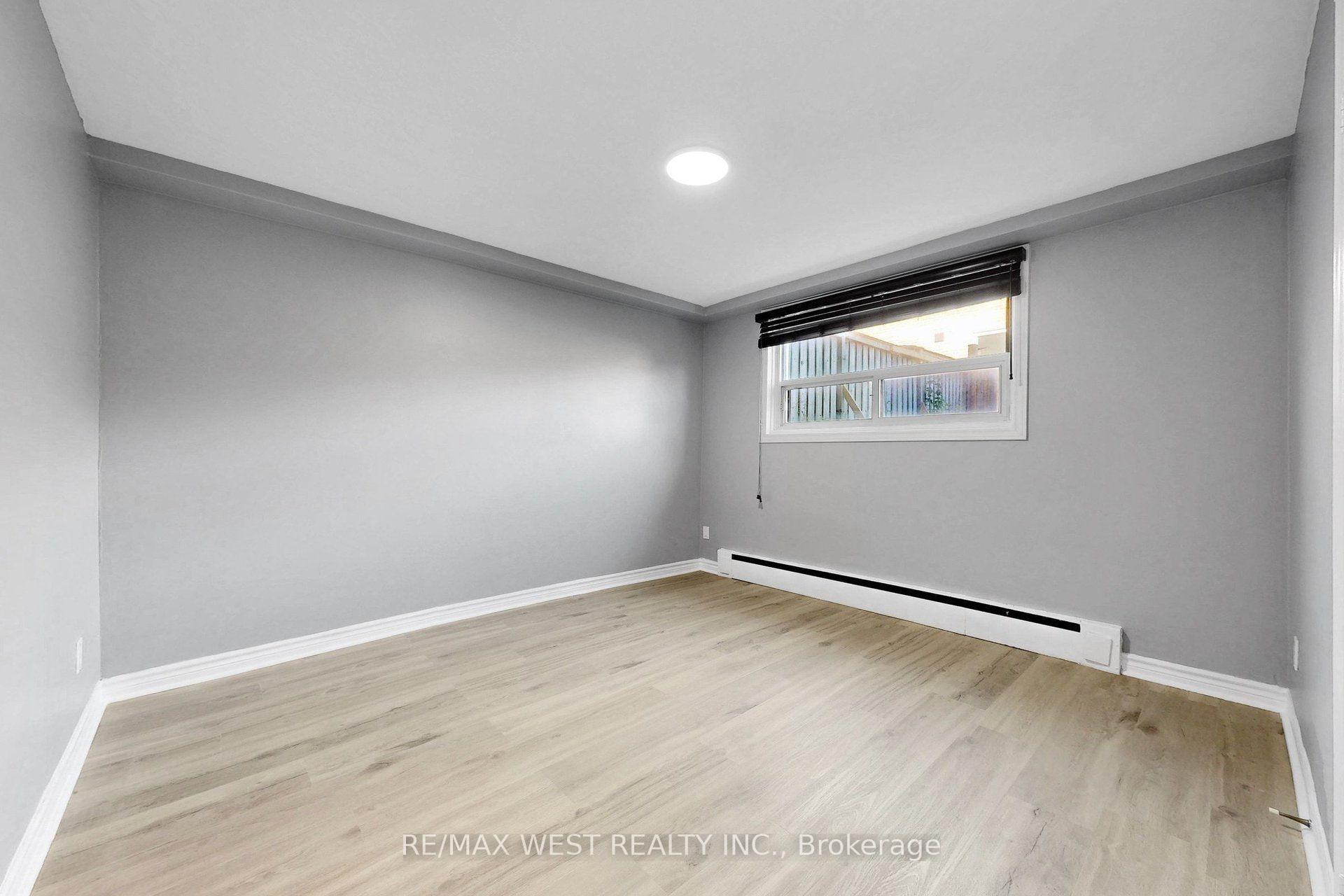 Photo 17 of 244 Overbrook Place, North York, Bathurst Manor — HOMEH