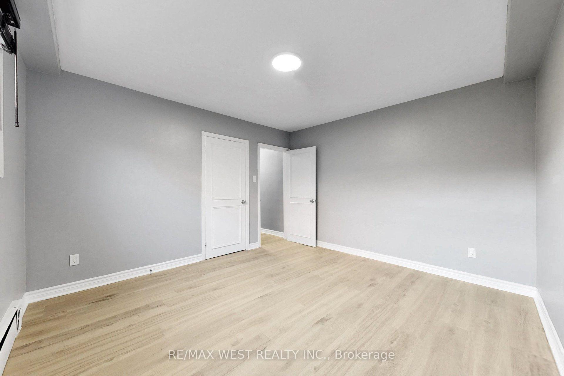 Photo 19 of 244 Overbrook Place, North York, Bathurst Manor — HOMEH