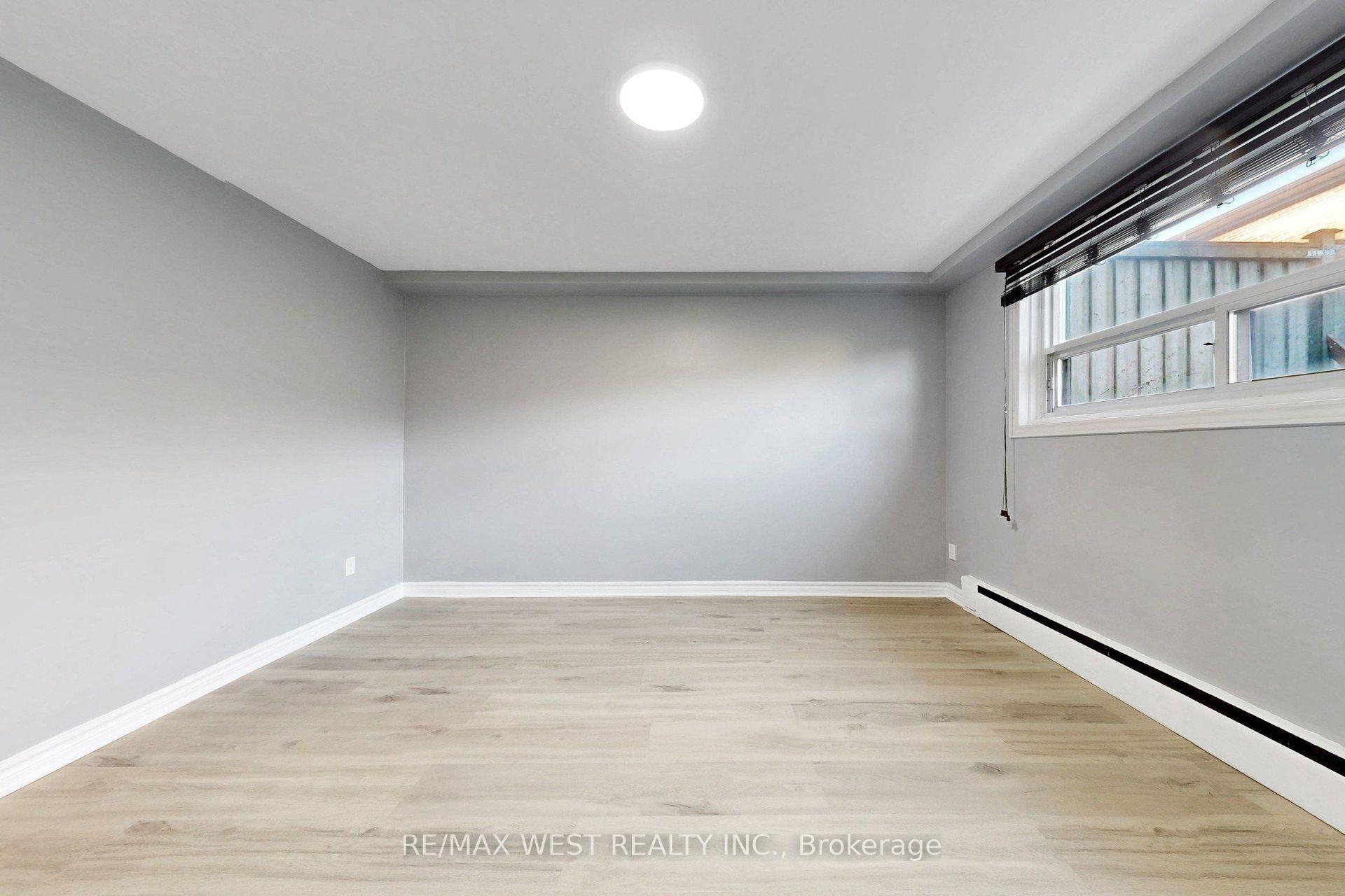 Photo 20 of 244 Overbrook Place, North York, Bathurst Manor — HOMEH