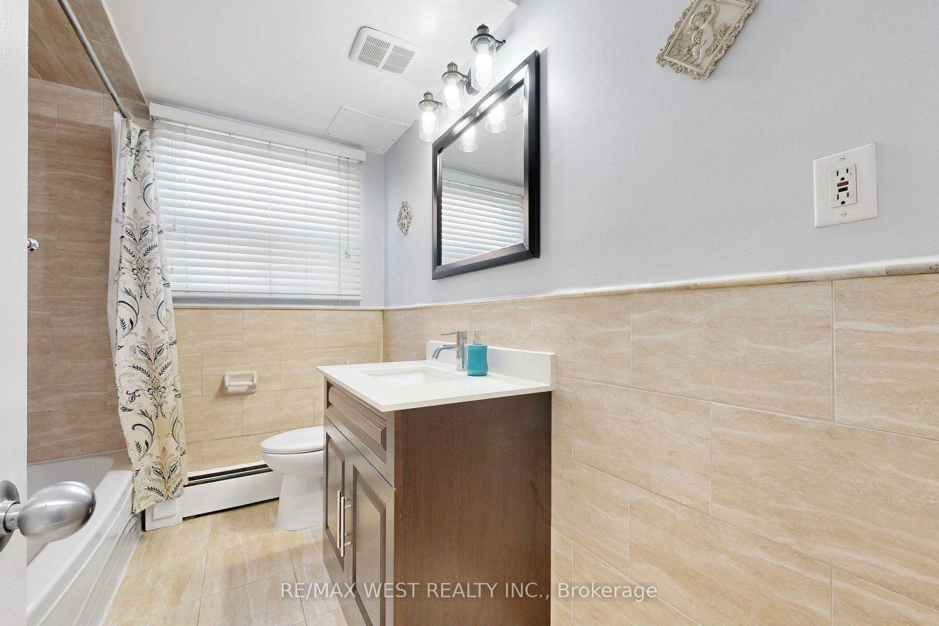 Photo 21 of 244 Overbrook Place, North York, Bathurst Manor — HOMEH