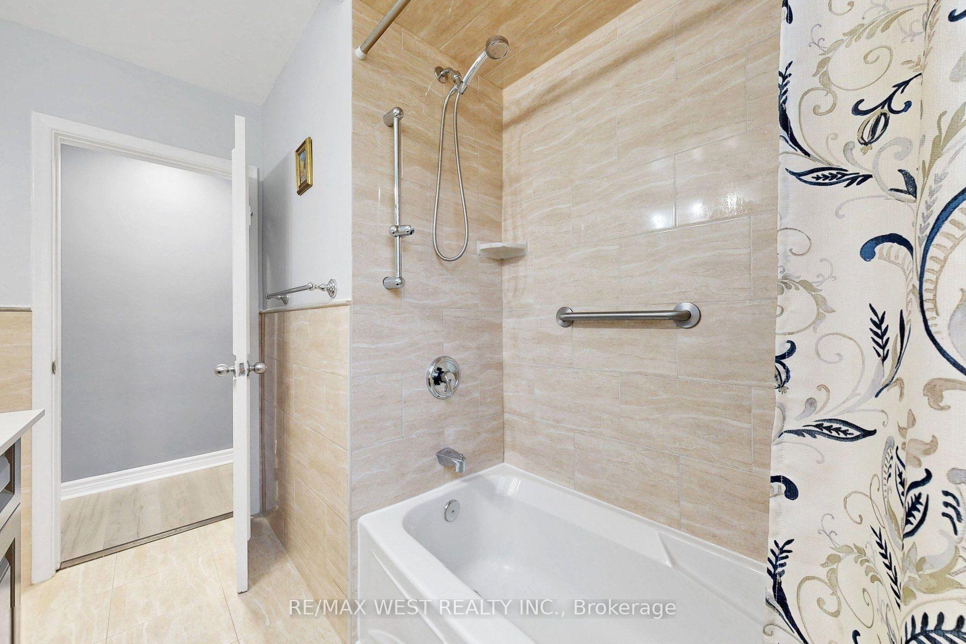 Photo 22 of 244 Overbrook Place, North York, Bathurst Manor — HOMEH