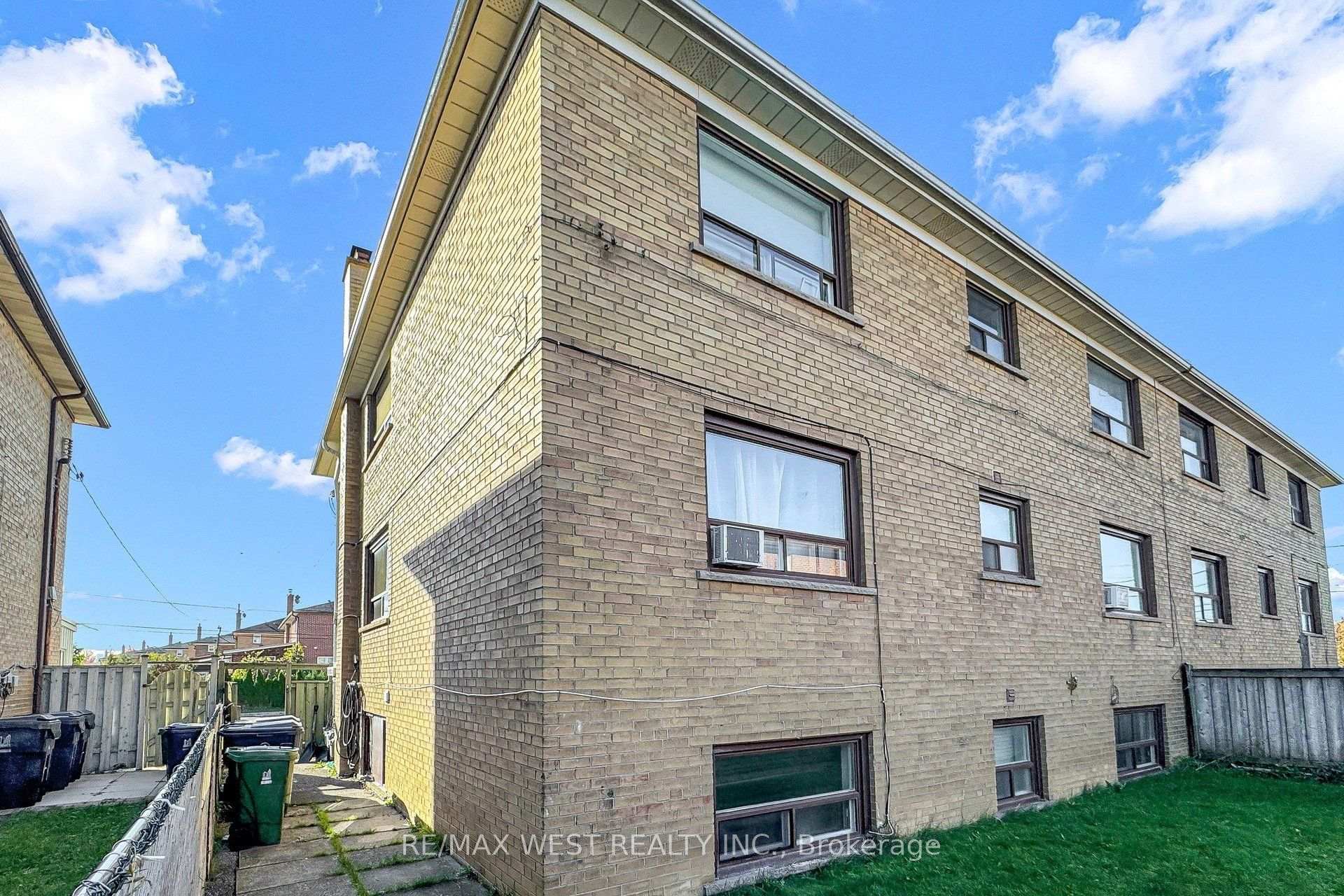 Photo 24 of 244 Overbrook Place, North York, Bathurst Manor — HOMEH