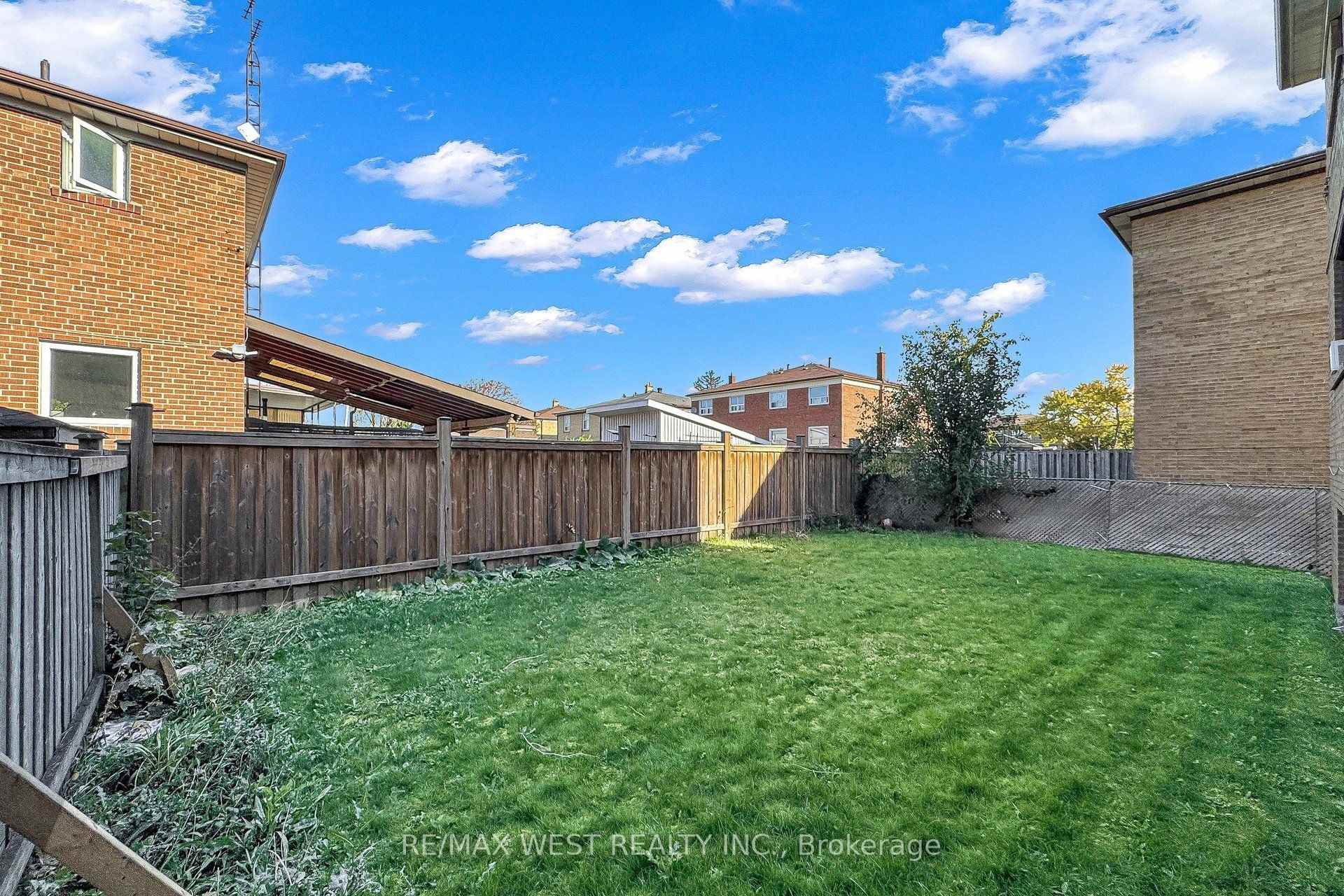 Photo 26 of 244 Overbrook Place, North York, Bathurst Manor — HOMEH