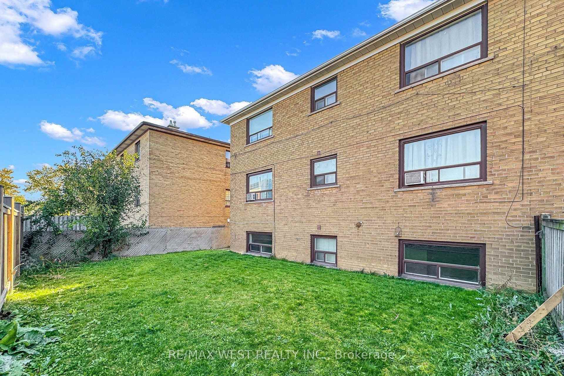 Photo 27 of 244 Overbrook Place, North York, Bathurst Manor — HOMEH