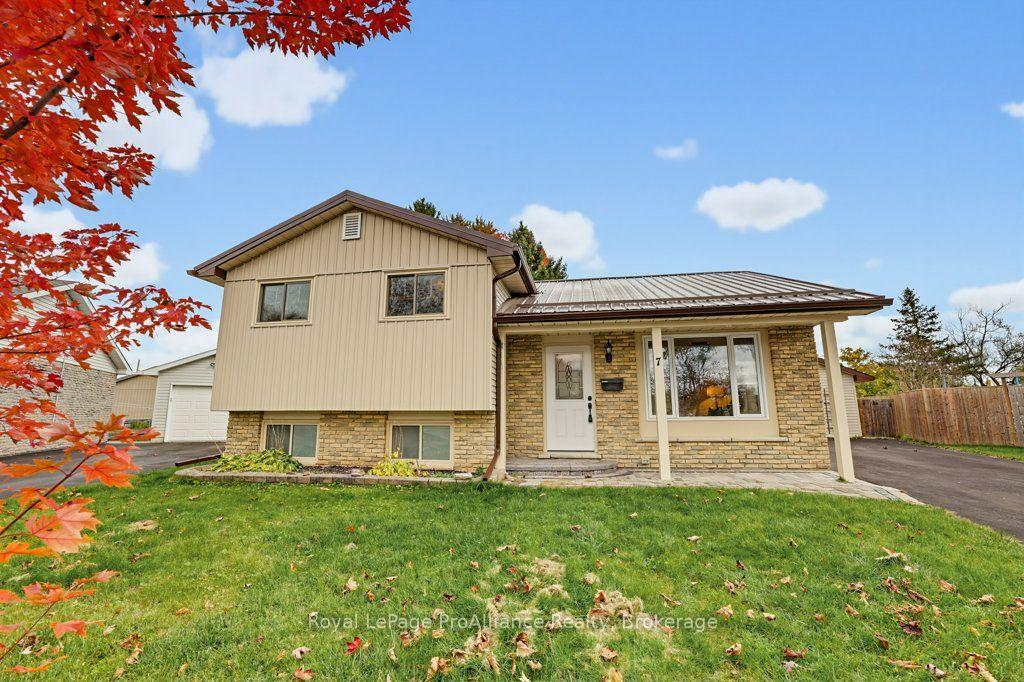 Photo 3 of 7 Yates Court, Belleville, Belleville Ward — HOMEH