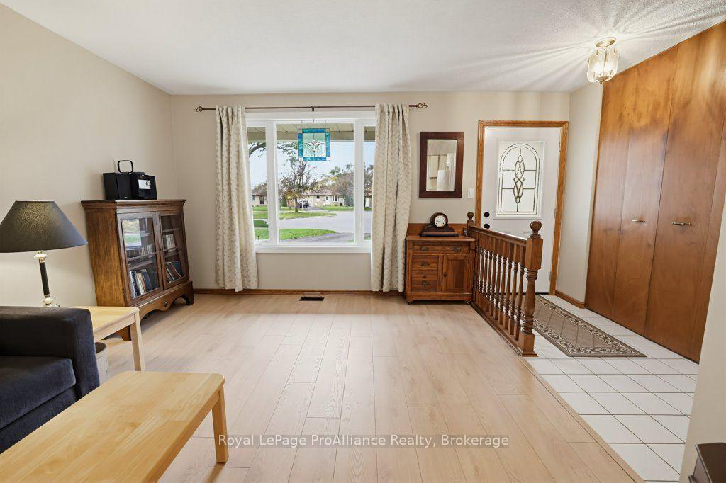 Photo 13 of 7 Yates Court, Belleville, Belleville Ward — HOMEH