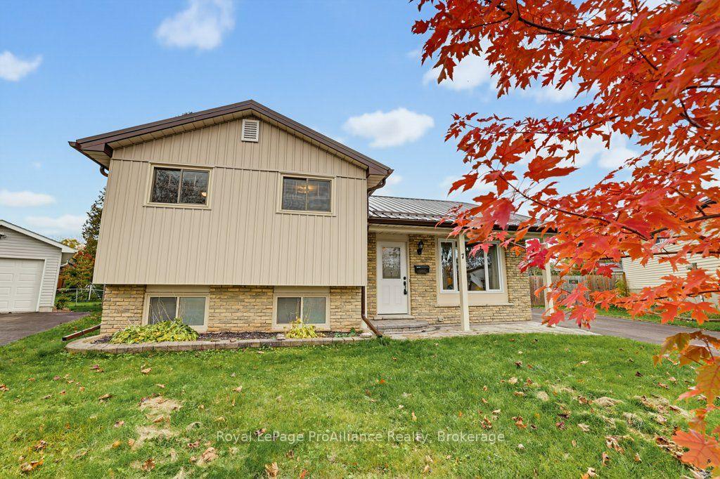 Photo 6 of 7 Yates Court, Belleville, Belleville Ward — HOMEH