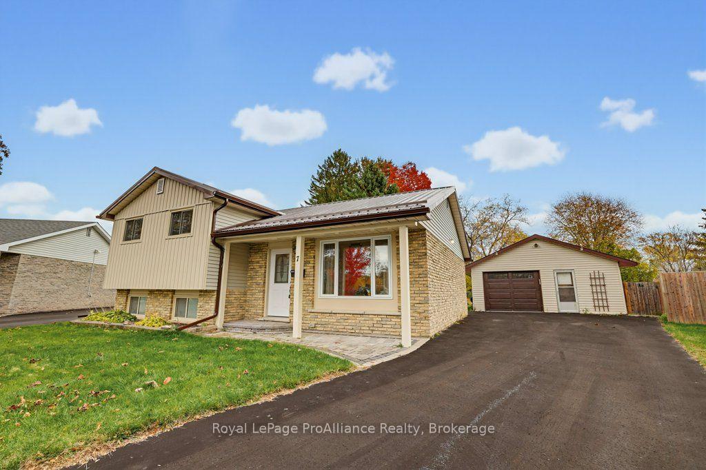 Photo 8 of 7 Yates Court, Belleville, Belleville Ward — HOMEH