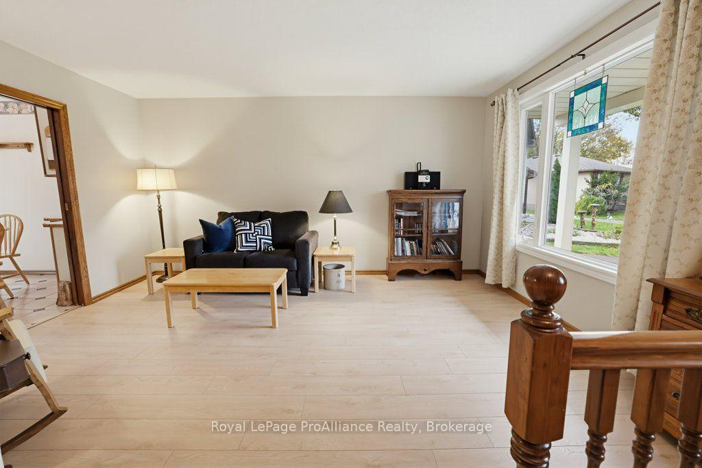 Photo 12 of 7 Yates Court, Belleville, Belleville Ward — HOMEH